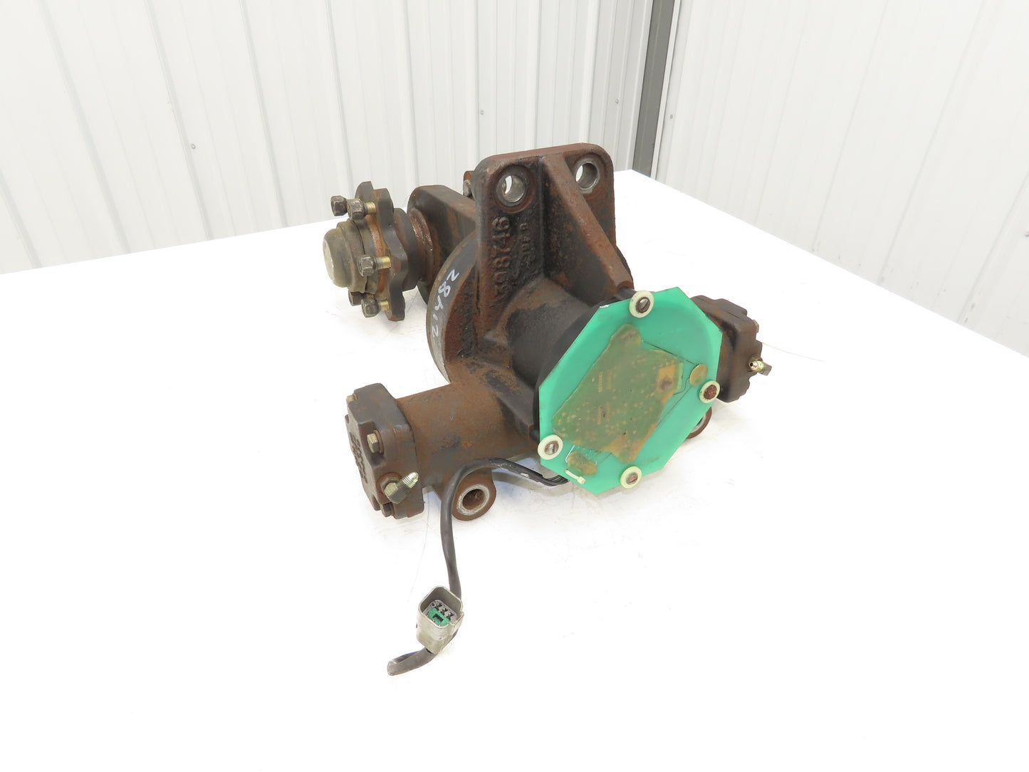 Caterpillar EP18KT Electric Forklift Dual-Wheel Rear Pivot Axle 6 Lug Assembly