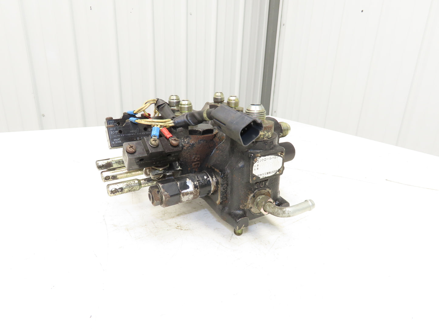 CAT C0030-30328 Hydraulic 3-Spool Forklift Mast Control Valve EP18KT *Read