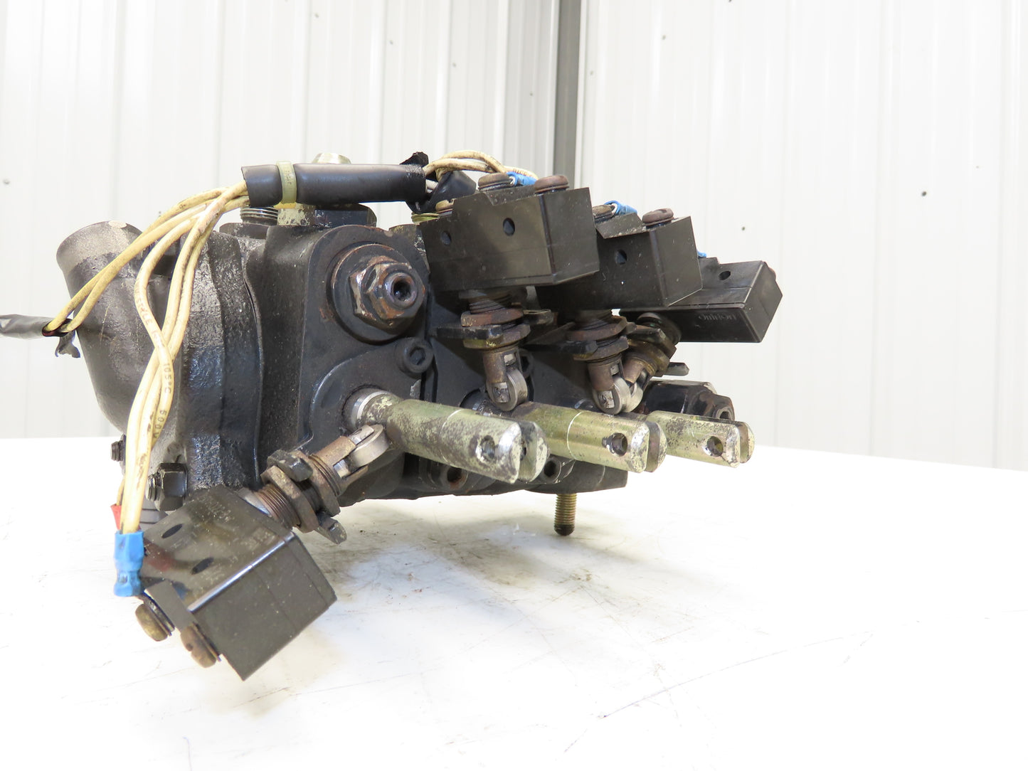 CAT C0030-30328 Hydraulic 3-Spool Forklift Mast Control Valve EP18KT *Read