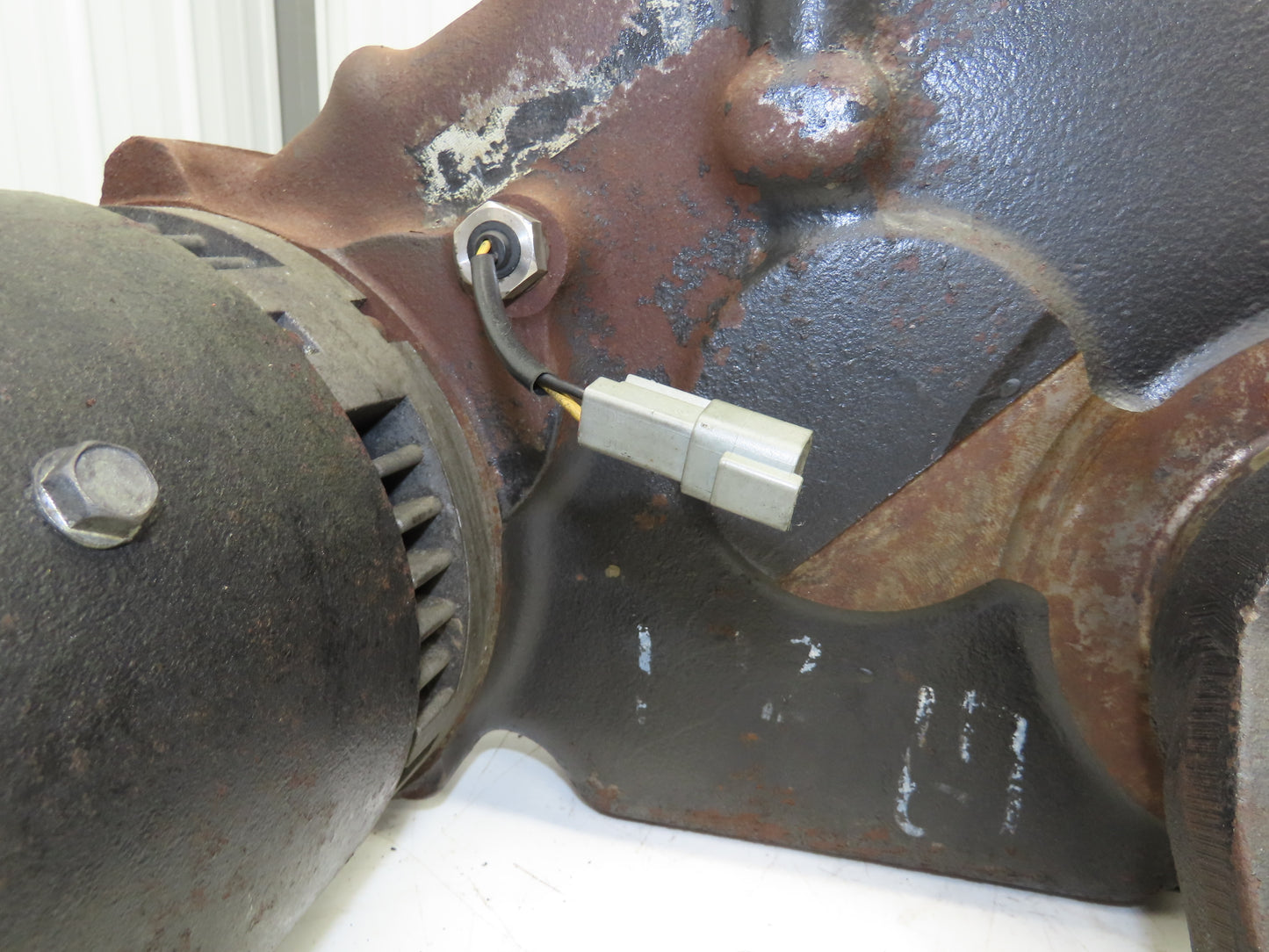 Caterpillar LNAJ4002 Forklift Left Front Drive Axle & Motor 8-Lug Off EP18KT