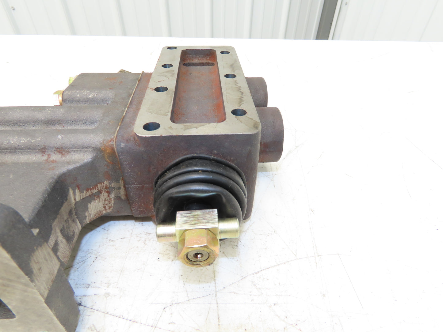 RGI 8758393 Hydraulic Valve Pump Adaptor 4 Way Spool Valve Military Tank