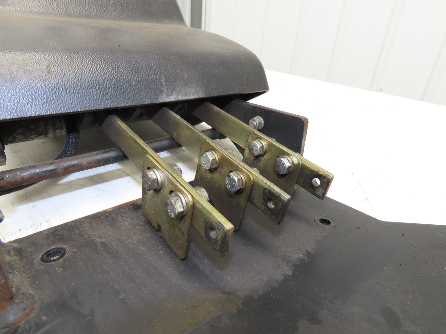 Yale ERP035TF Forklift Three Lever Hydraulic Control Lift Tilt & Shift W/Cover