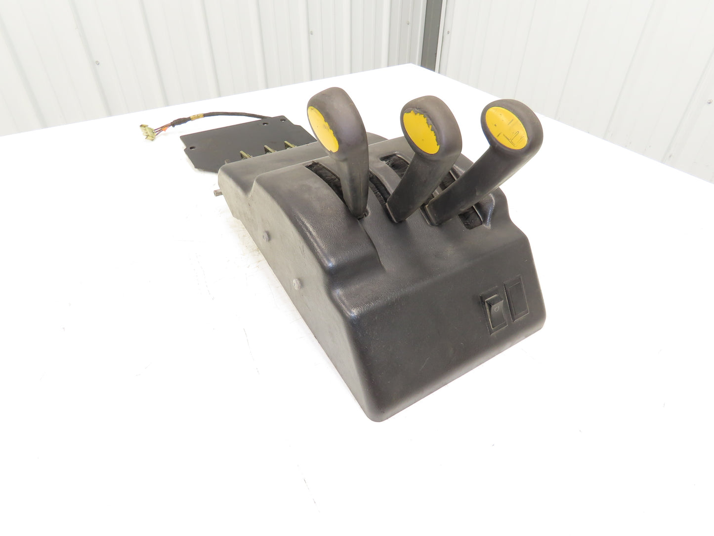 Yale ERP035TF Forklift Three Lever Hydraulic Control Lift Tilt & Shift W/Cover