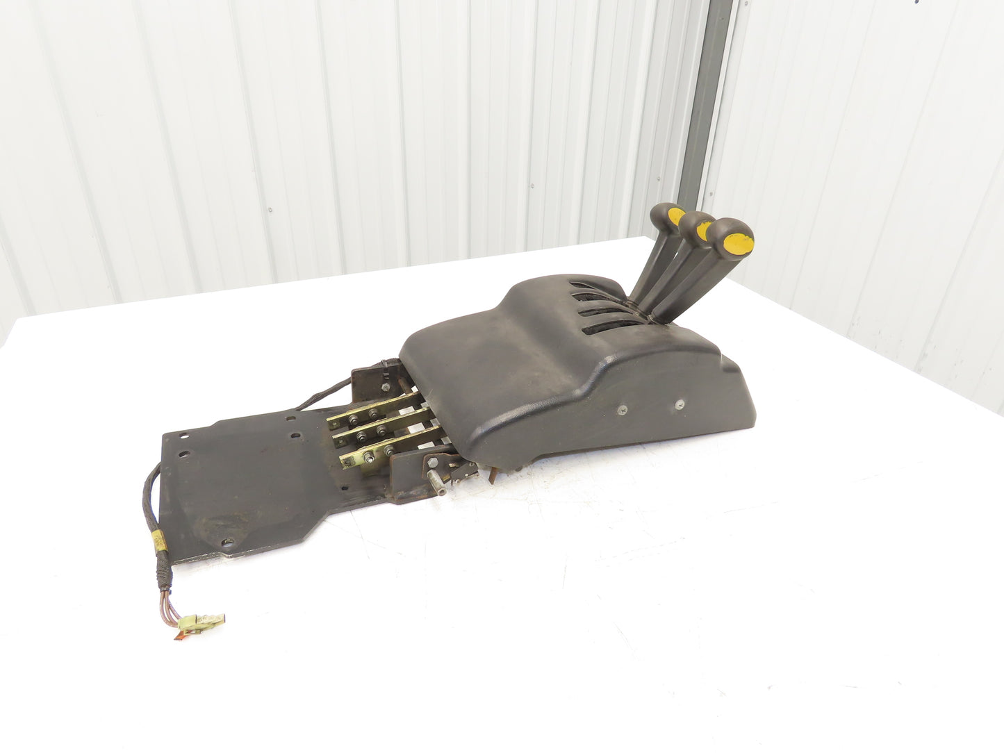 Yale ERP035TF Forklift Three Lever Hydraulic Control Lift Tilt & Shift W/Cover