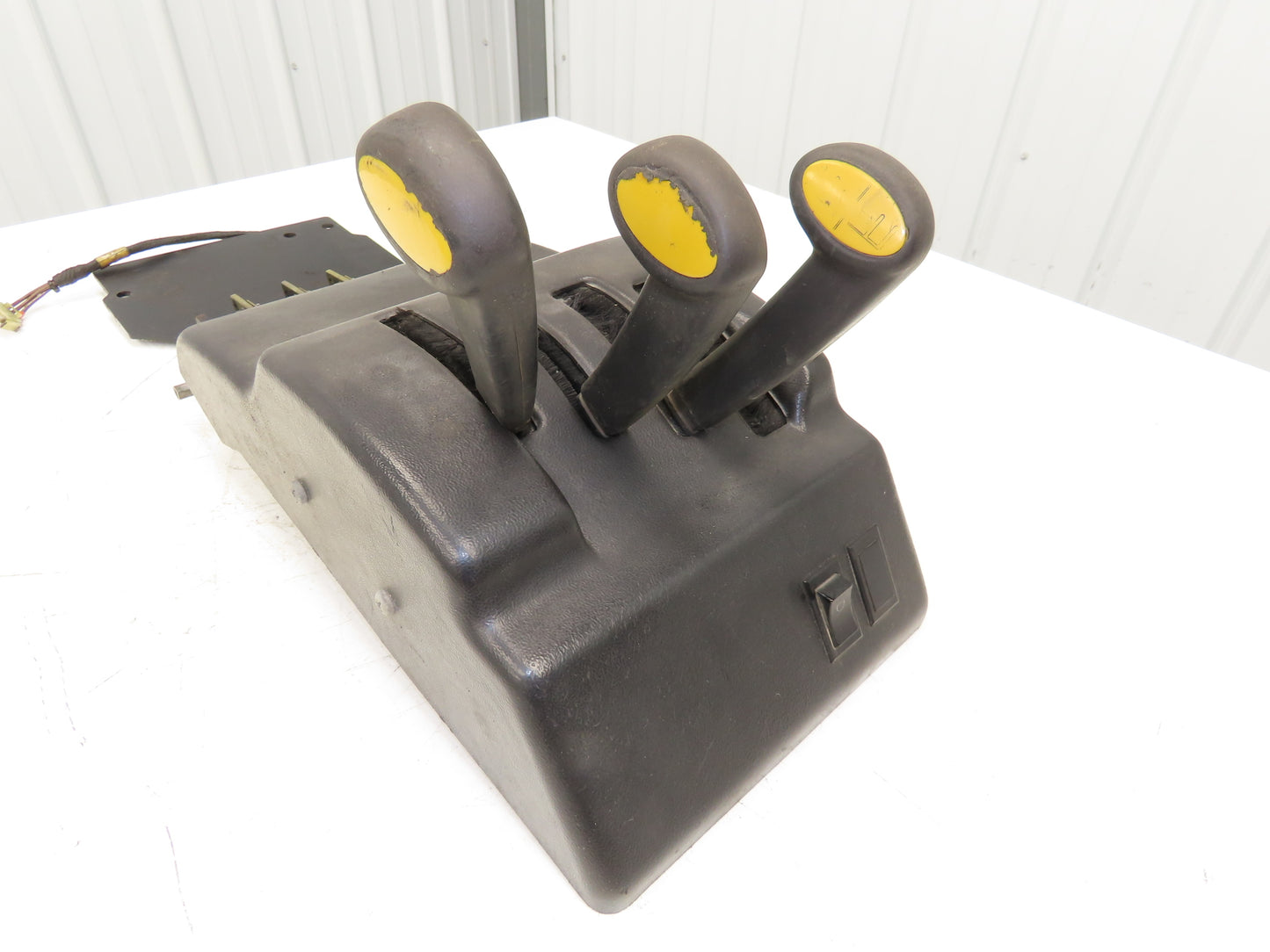 Yale ERP035TF Forklift Three Lever Hydraulic Control Lift Tilt & Shift W/Cover