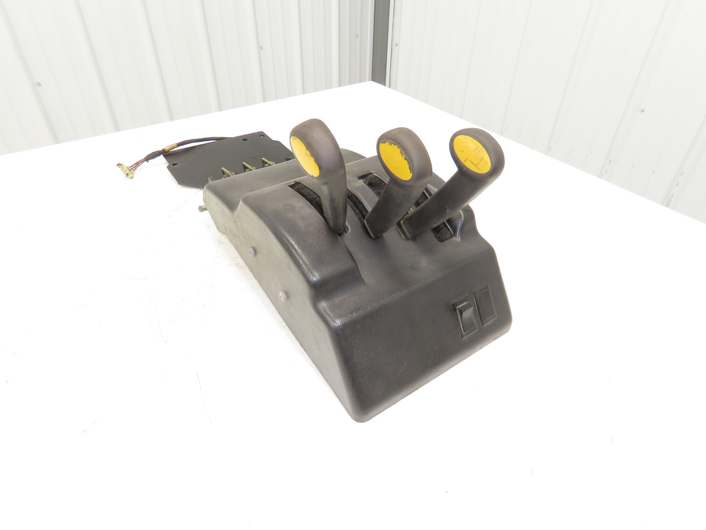 Yale ERP035TF Forklift Three Lever Hydraulic Control Lift Tilt & Shift W/Cover