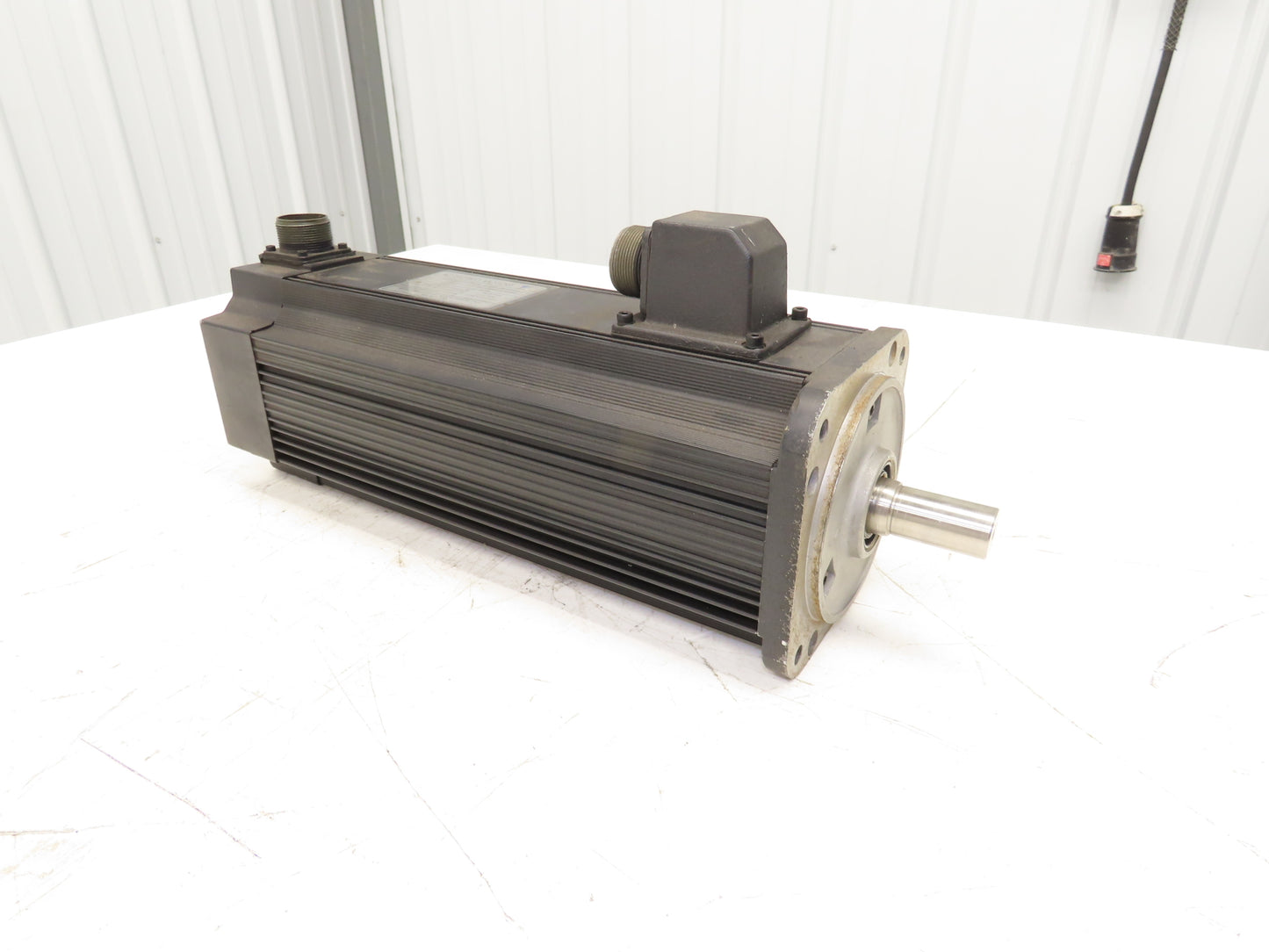 Yaskawa Electric USAFED-13CB20E Servo Motor 1.3kW 1500RPM Encoder UTMAH