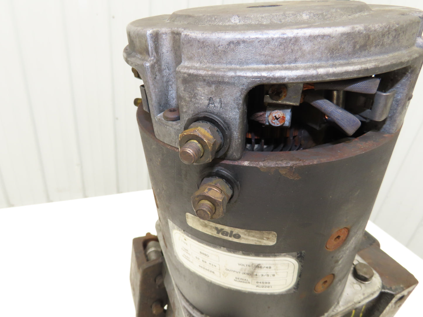 Yale 8620628 Forklift Left Front Drive Axle & Motor 5-Lug Removed From ERP035TF