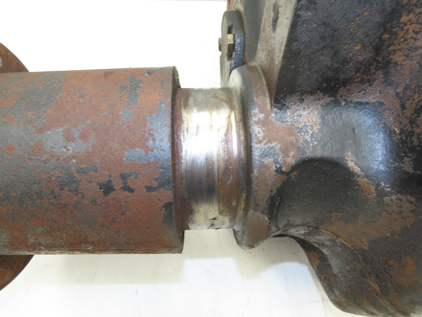 Yale 8620628 Forklift Left Front Drive Axle & Motor 5-Lug Removed From ERP035TF