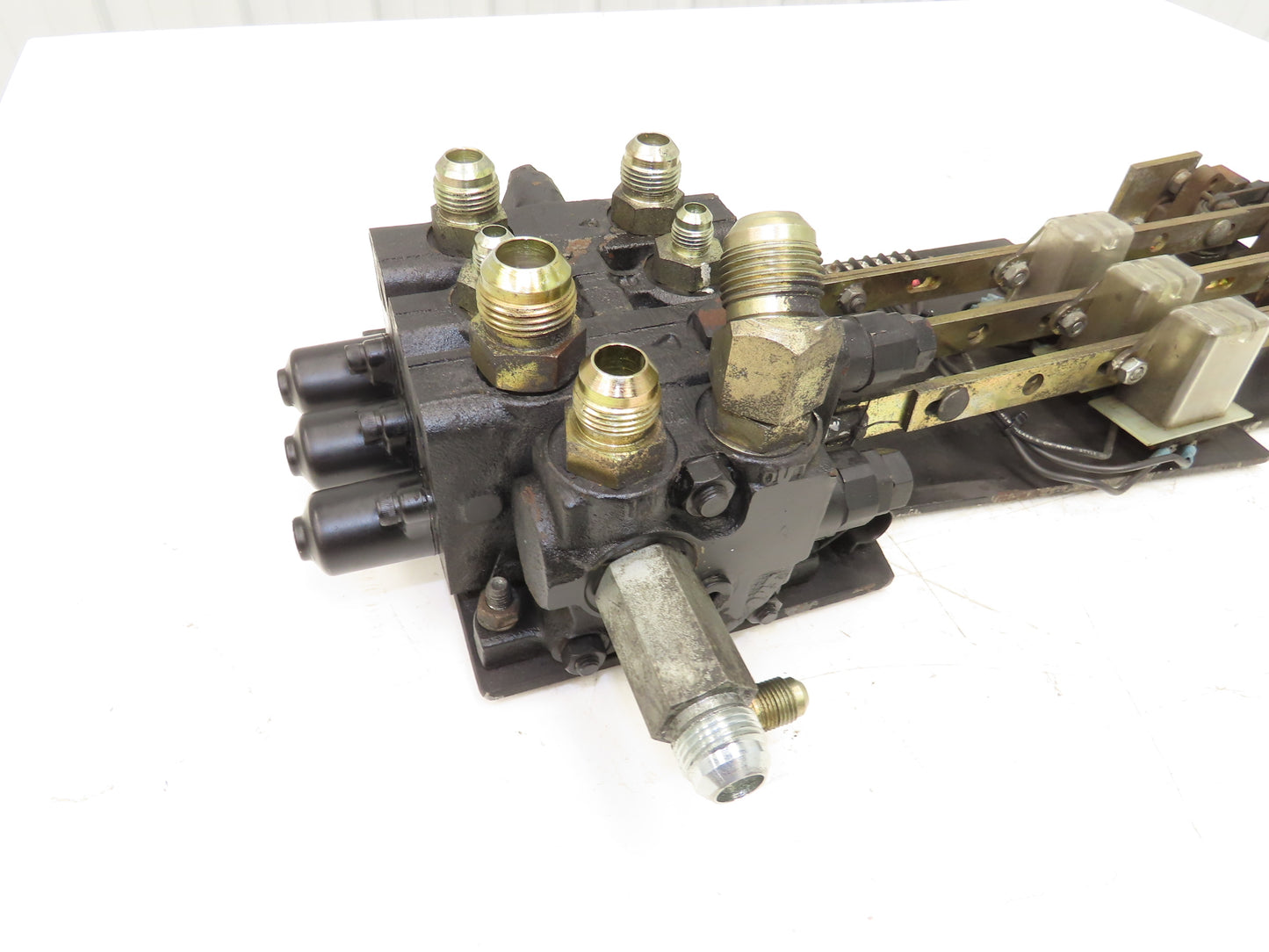 Yale Hydraulic 3-Spool 3 Lever Forklift Mast Control Valve Assembly Off ERC080