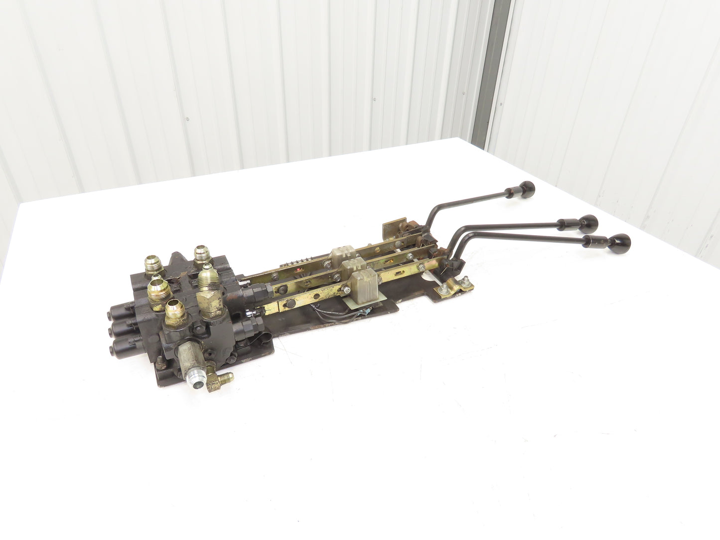 Yale Hydraulic 3-Spool 3 Lever Forklift Mast Control Valve Assembly Off ERC080