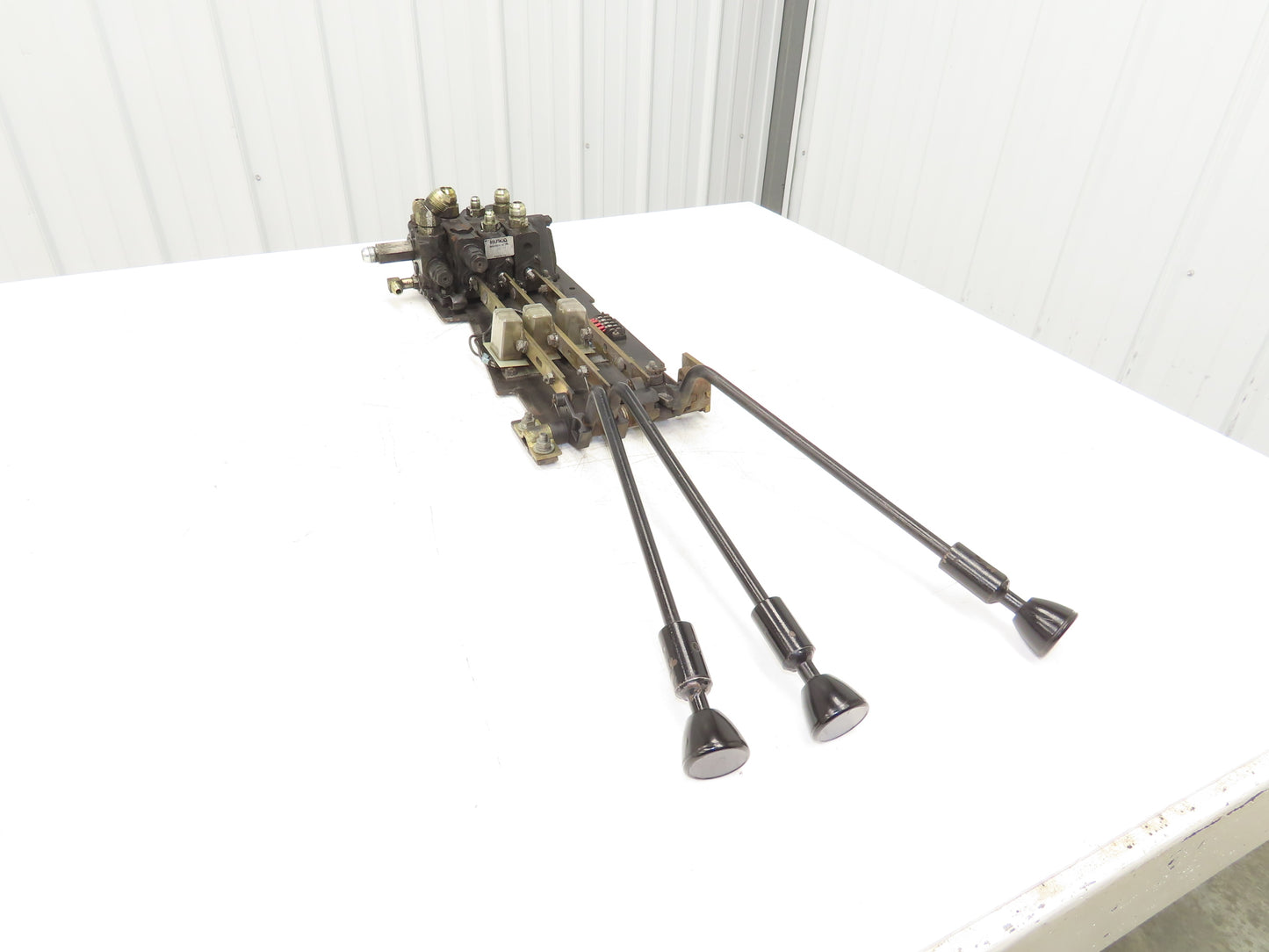 Yale Hydraulic 3-Spool 3 Lever Forklift Mast Control Valve Assembly Off ERC080