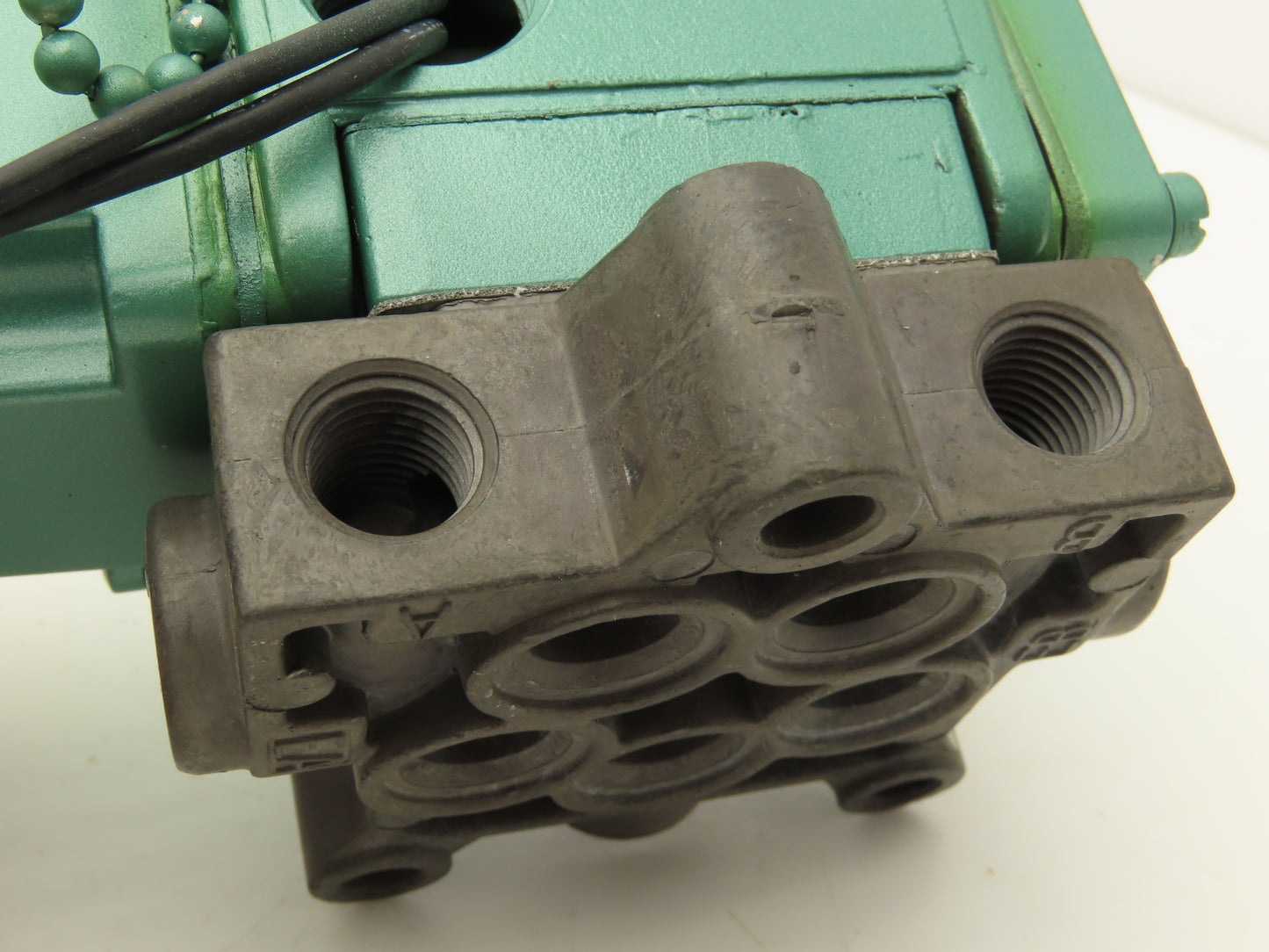 Numatics 12SAD4410A Pneumatic Air Solenoid Valve 120V 5 Way 2 Position