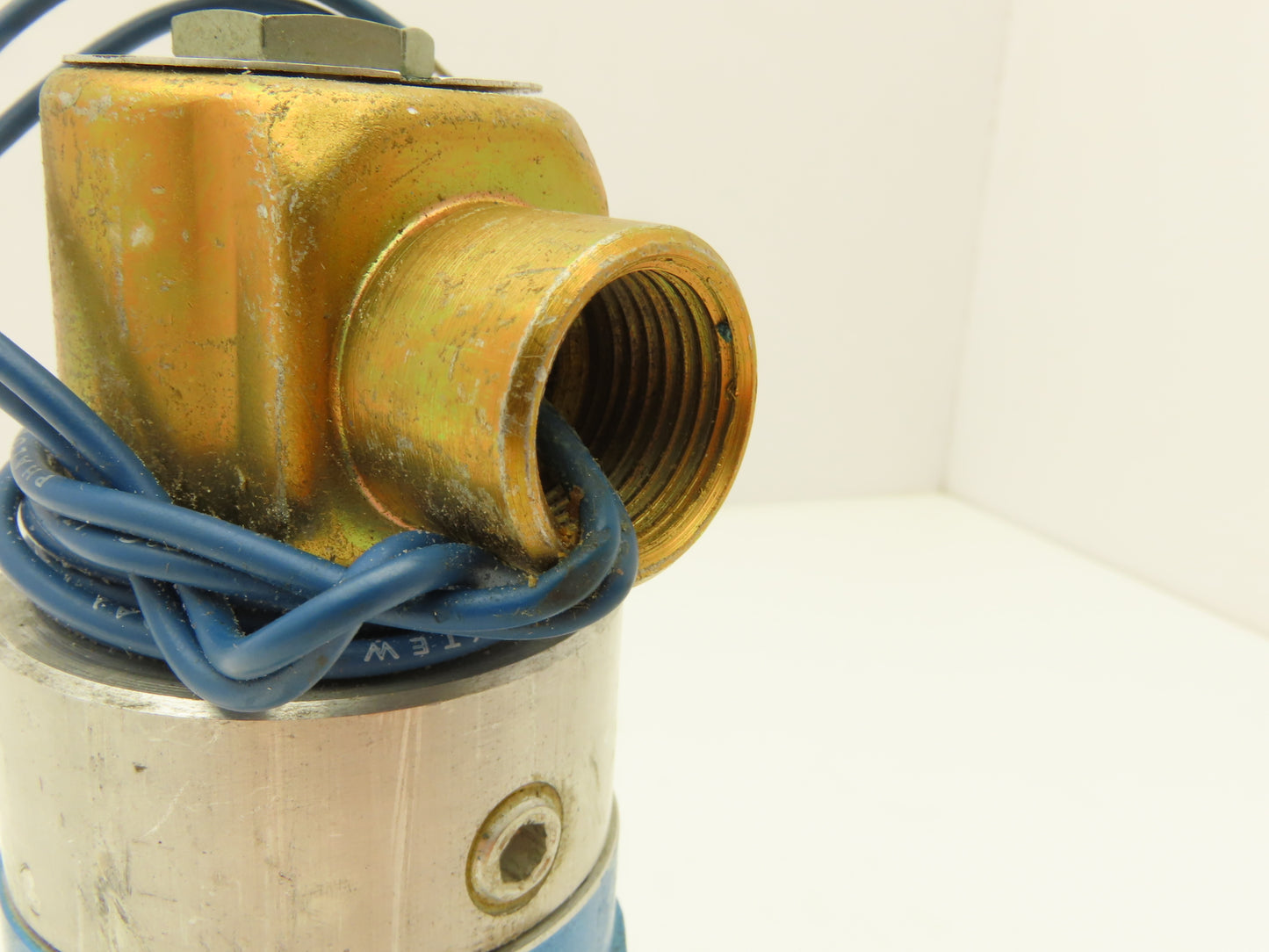 Airmatic Valve 342306-1 Pneumatic Air Solenoid Valve 125PSI 120VAC 3 Way