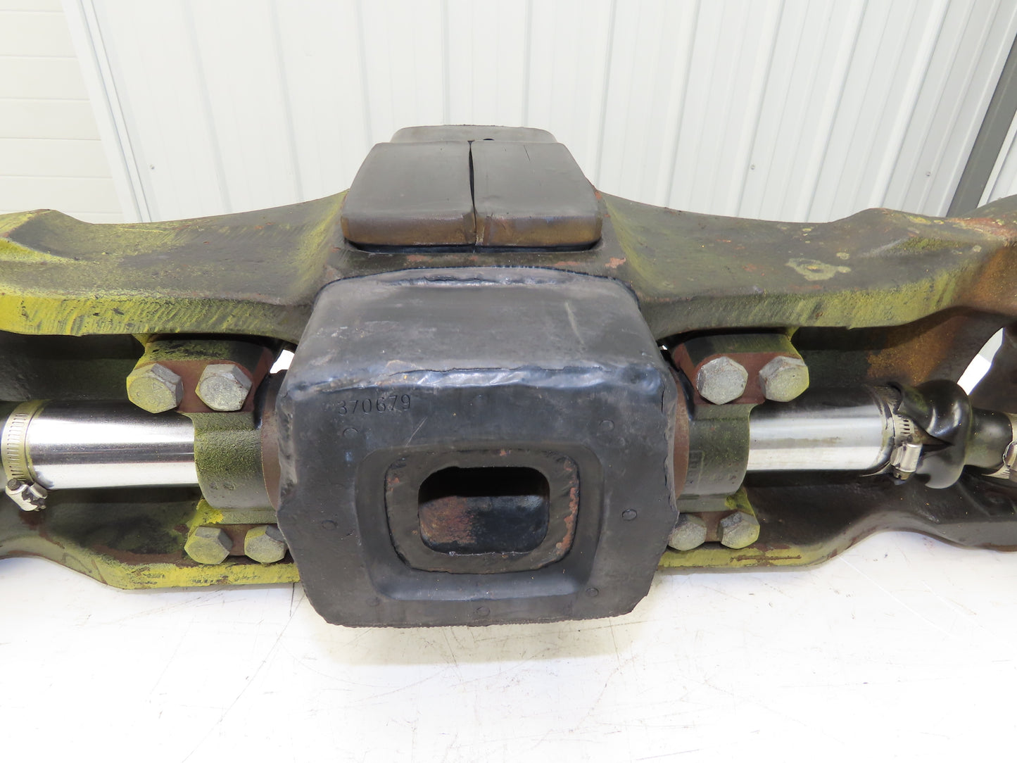 Yale ERC080HDN36SE092EE Forklift Dual-Wheel Rear Axle Assembly