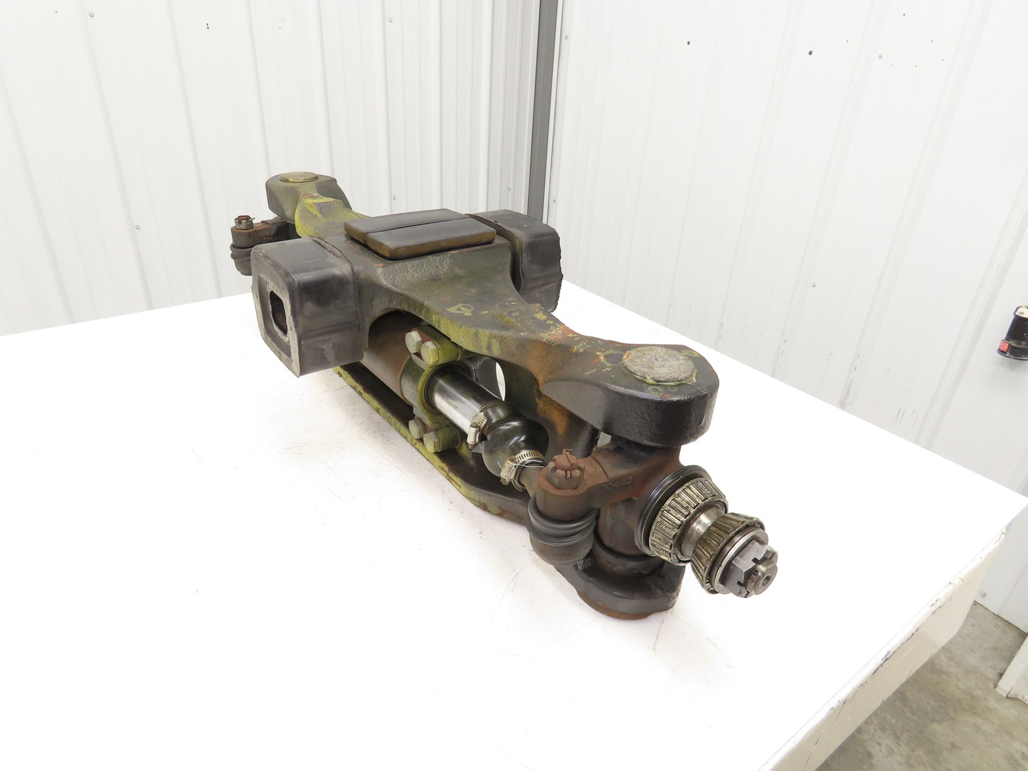 Yale ERC080HDN36SE092EE Forklift Dual-Wheel Rear Axle Assembly