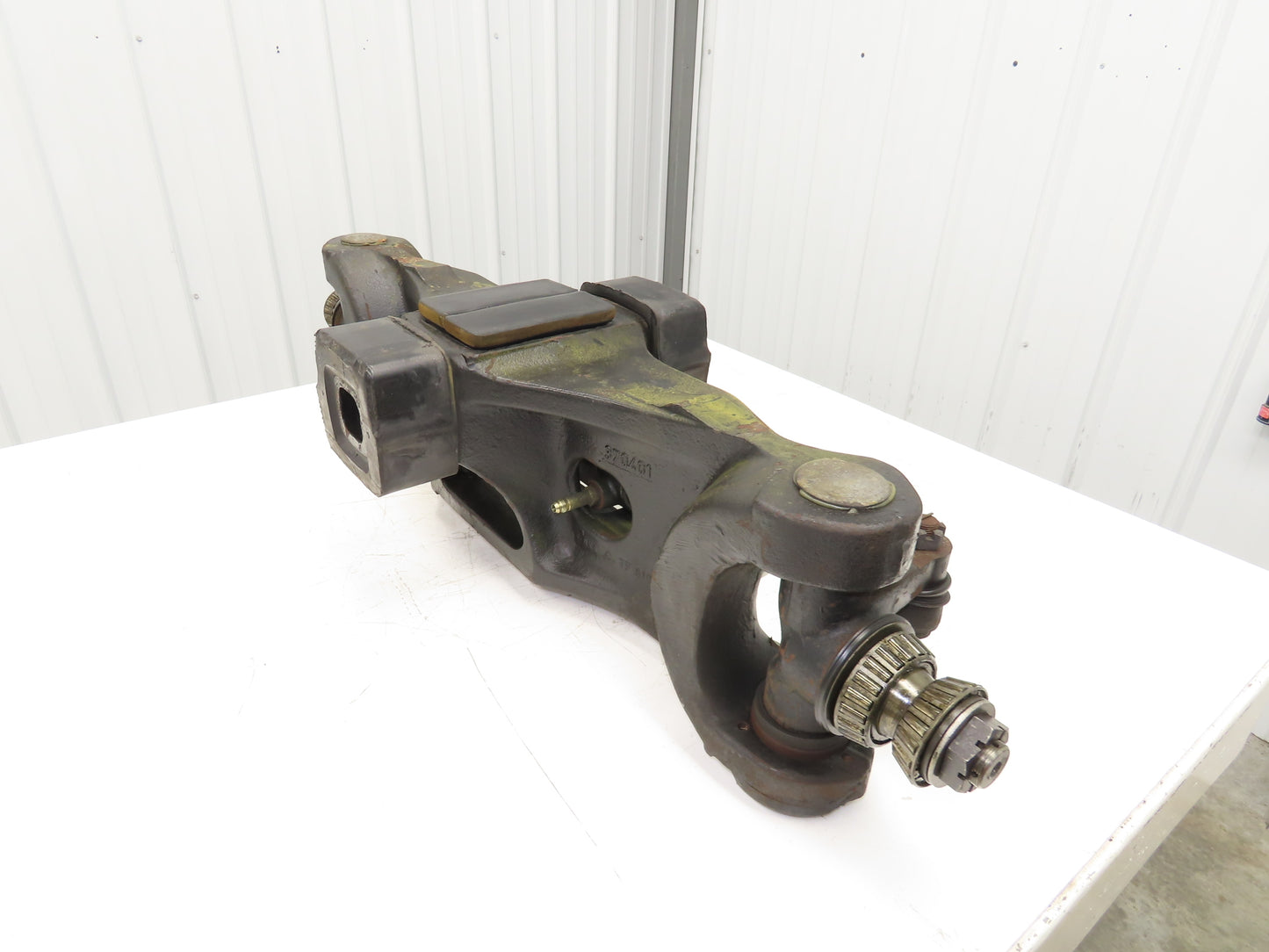 Yale ERC080HDN36SE092EE Forklift Dual-Wheel Rear Axle Assembly