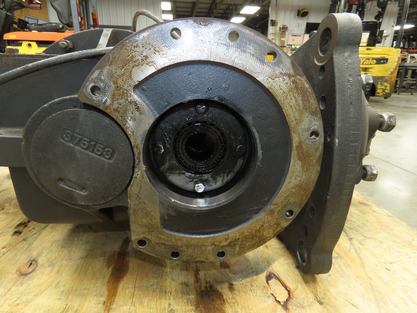 Yale ERC080HDN36SE092EE Forklift Dual-Wheel Front Drive Axle 6 Lug Assembly