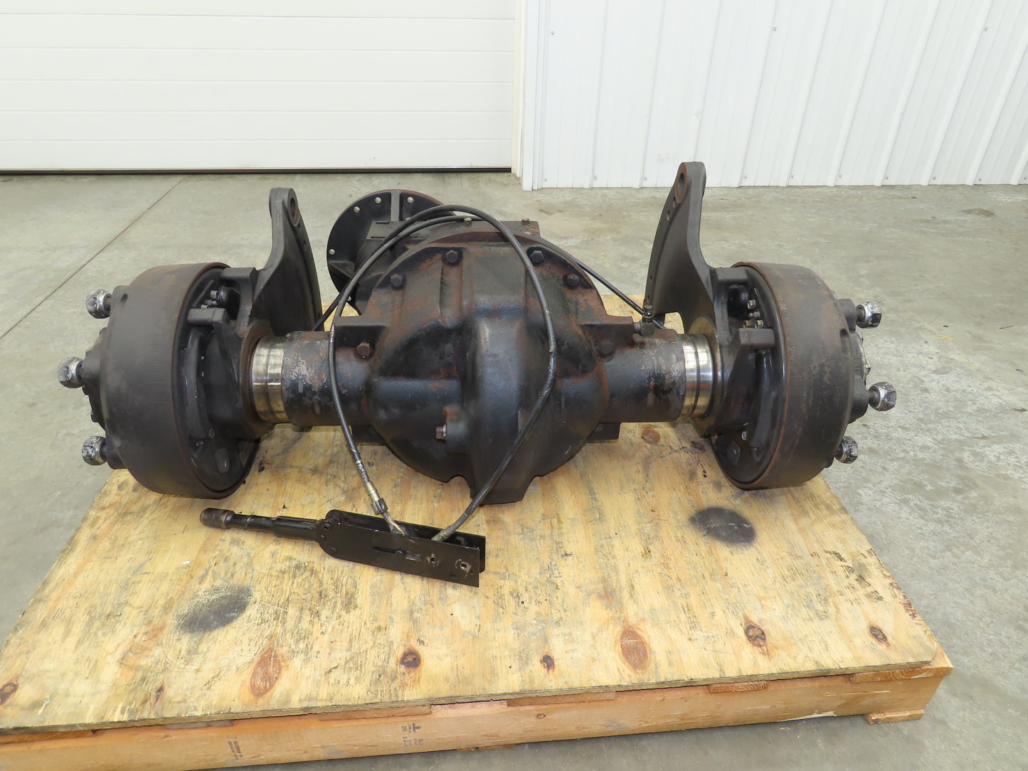 Yale ERC080HDN36SE092EE Forklift Dual-Wheel Front Drive Axle 6 Lug Assembly