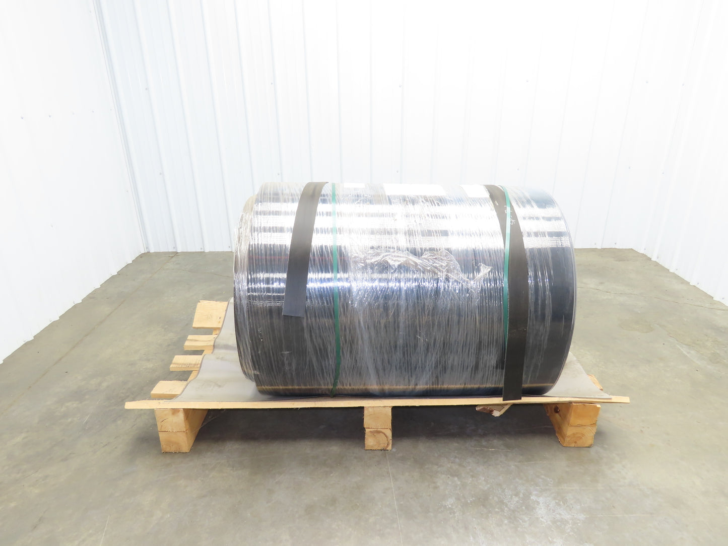 Hytrol 41.5"W x 672' Grooved Rubber Conveyor Belt 2-Ply Black 43"BW