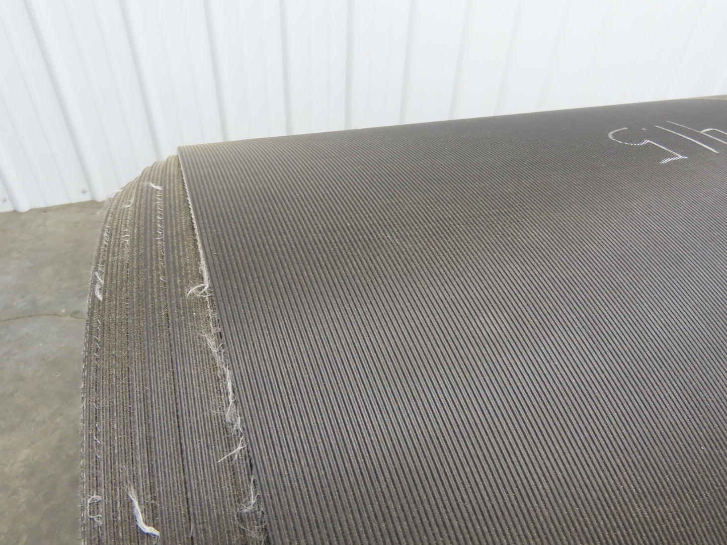 Hytrol 41.5"W x 346' Grooved Rubber Conveyor Belt 2-Ply Black 43"BW