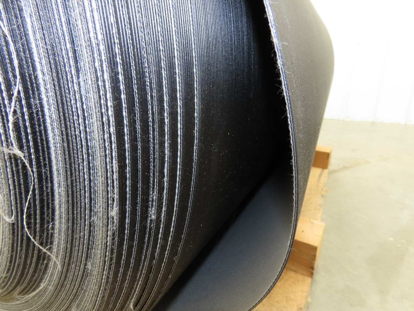 Hytrol 41.5"W x 346' Grooved Rubber Conveyor Belt 2-Ply Black 43"BW