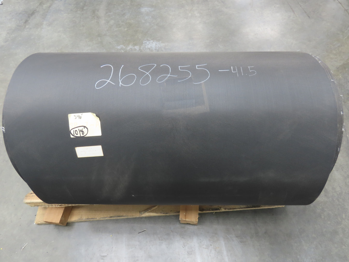 Hytrol 41.5"W x 346' Grooved Rubber Conveyor Belt 2-Ply Black 43"BW