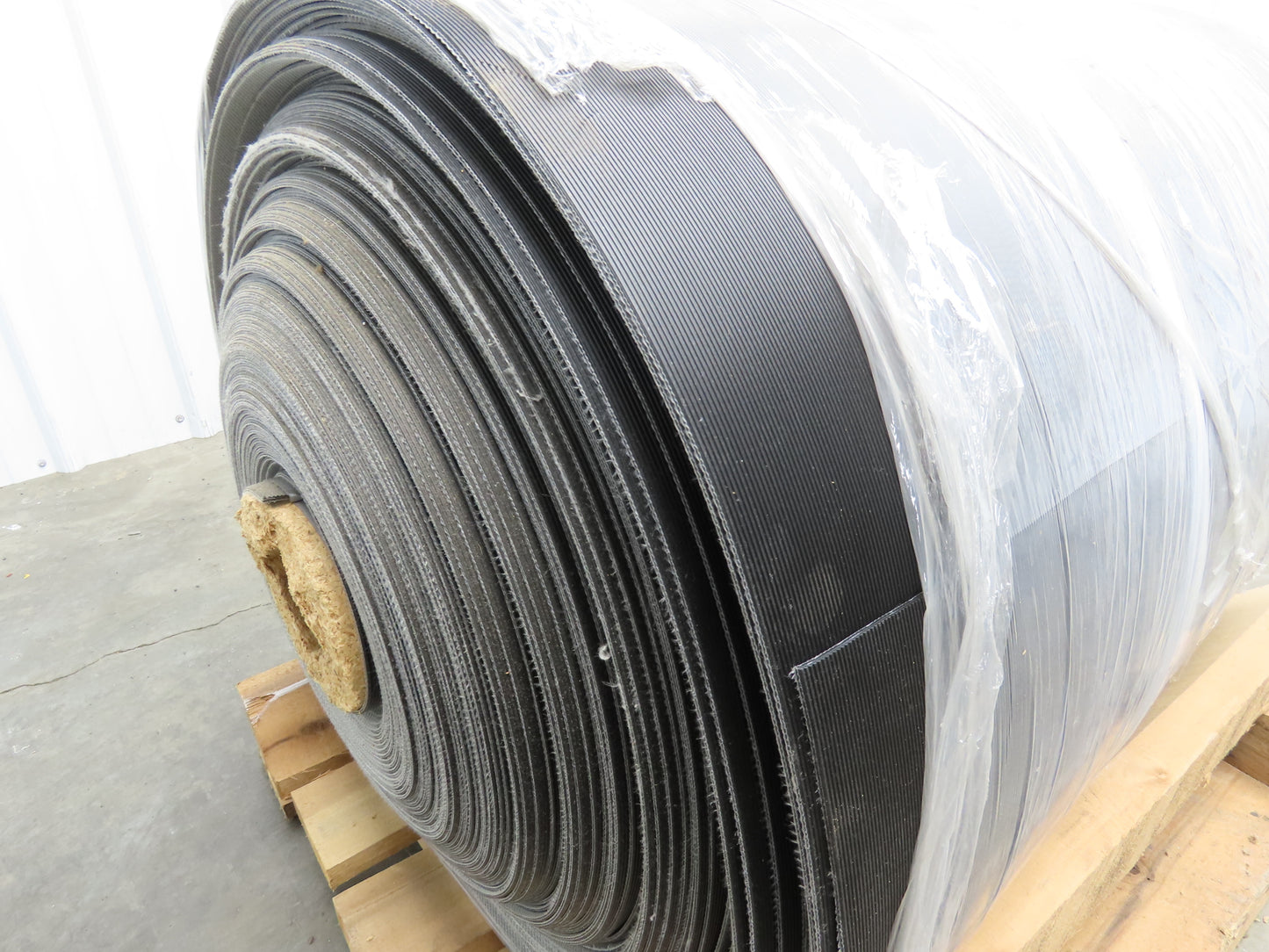 Hytrol 30"W x 325' Grooved Rubber Conveyor Belt 2-Ply Black