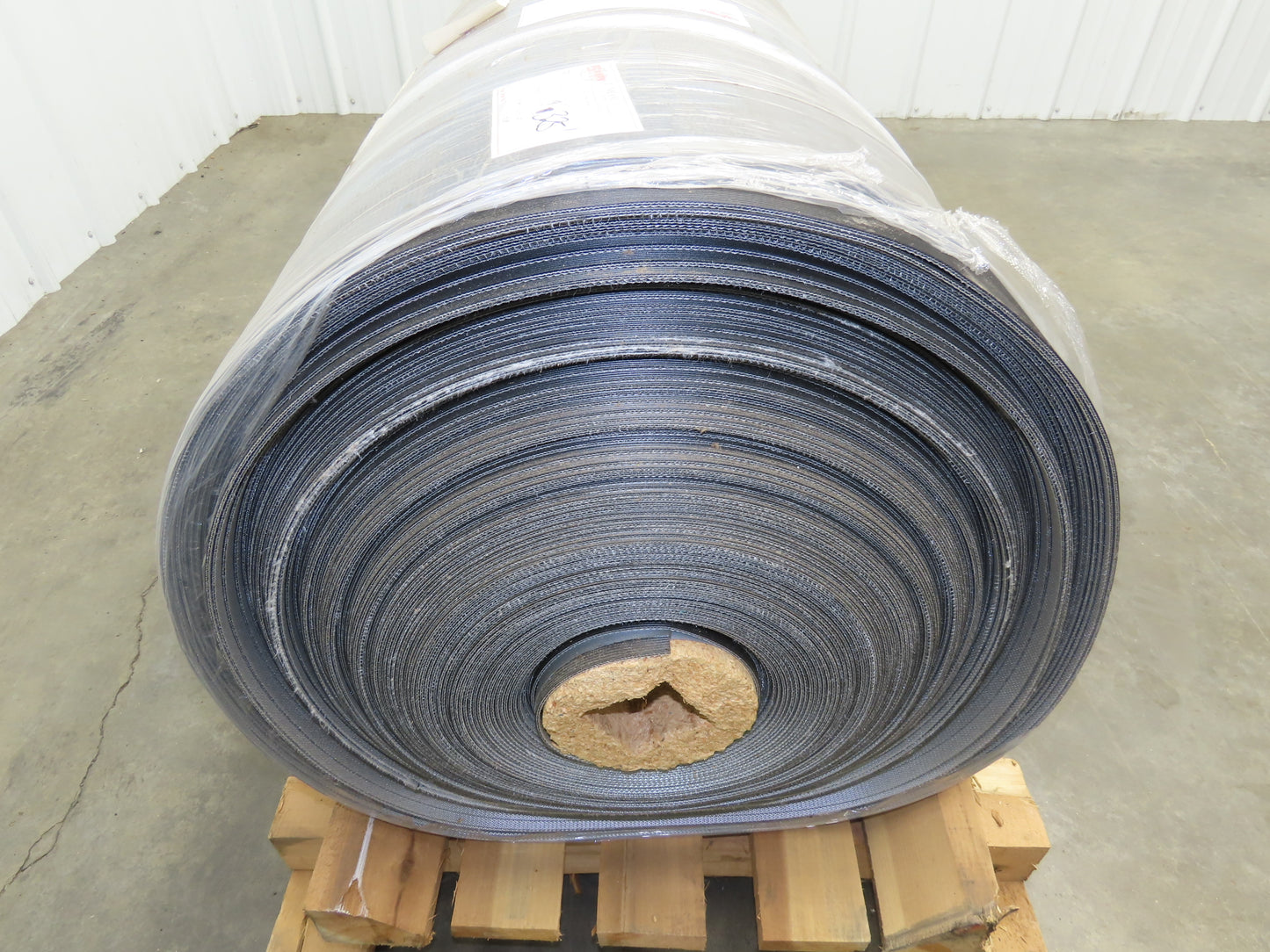 Hytrol 30"W x 325' Grooved Rubber Conveyor Belt 2-Ply Black