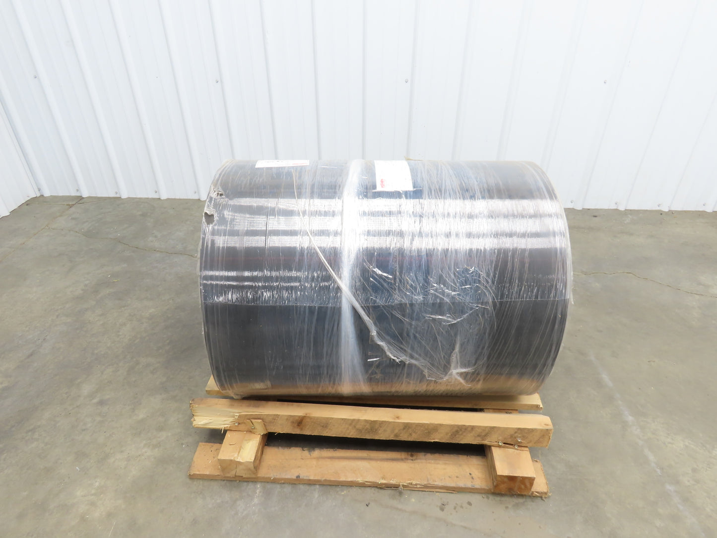 Hytrol 30"W x 325' Grooved Rubber Conveyor Belt 2-Ply Black