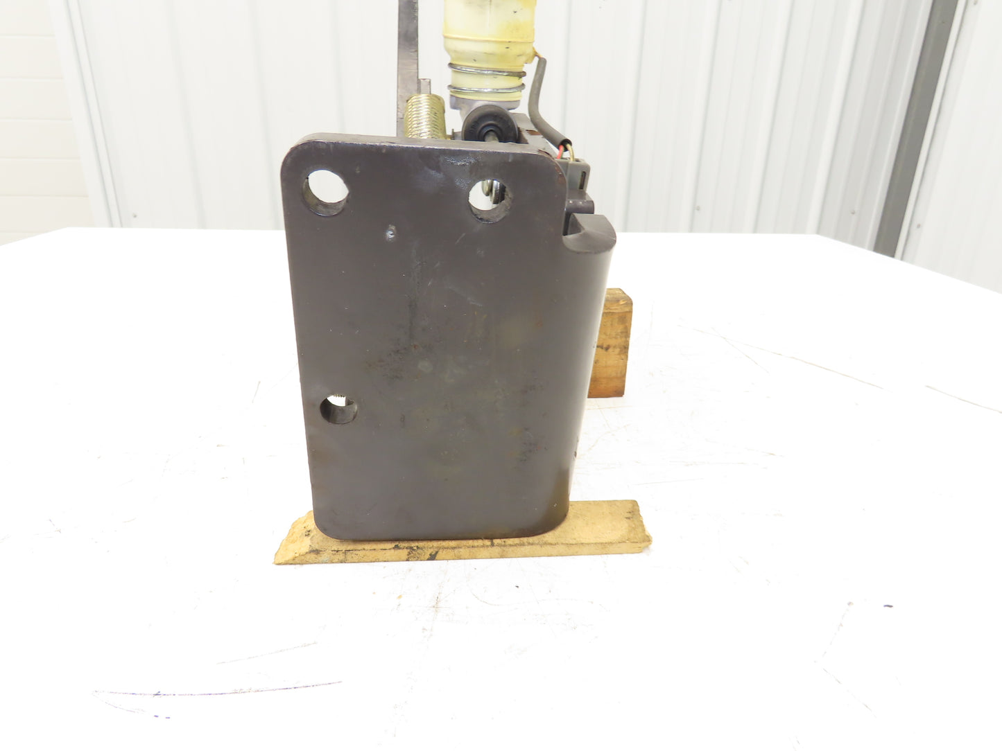 Caterpillar EC25KE Electric Forklift Brake Pedal Master Cylinder Assembly