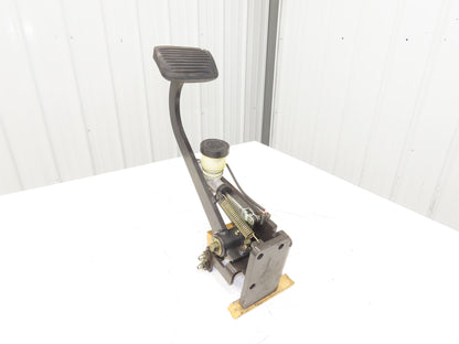 Caterpillar EC25KE Electric Forklift Brake Pedal Master Cylinder Assembly