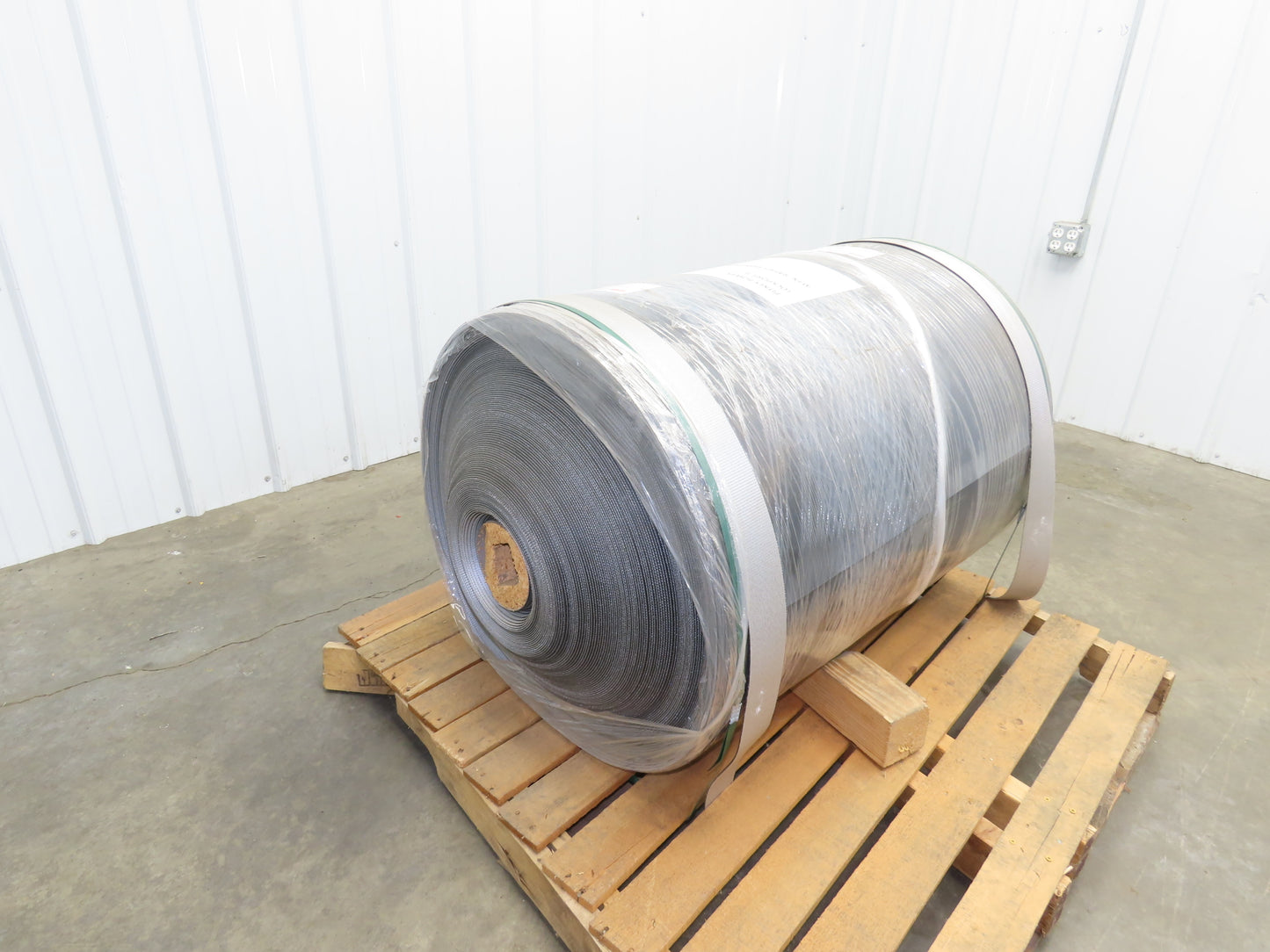 Hytrol 35.5"W x 467' Grooved Rubber Conveyor Belt 2-Ply Black 37"BW