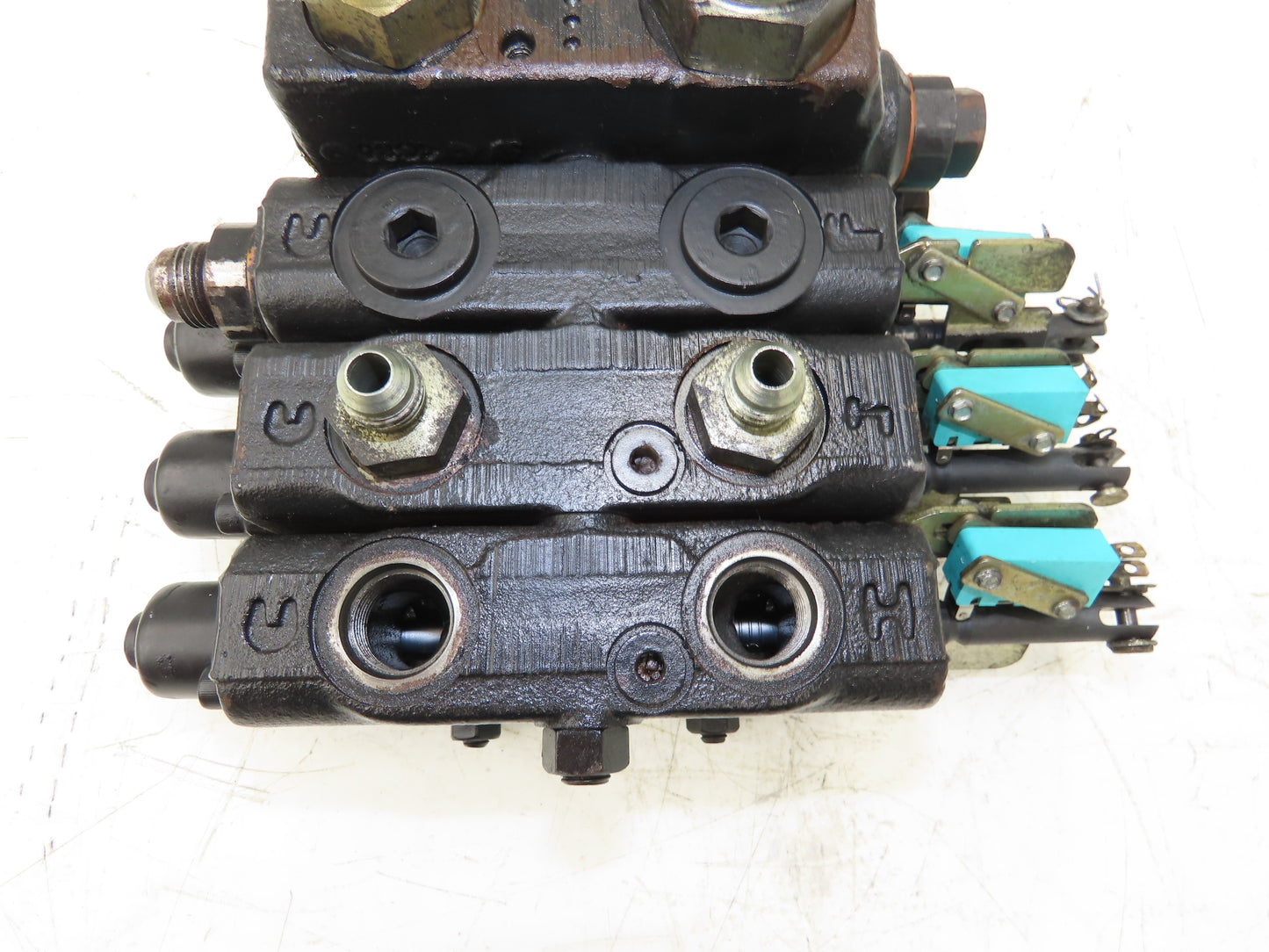 Husco 5000CC-C23 G Hydraulic 3-Spool Forklift Mast Control Valve Off EC25KE