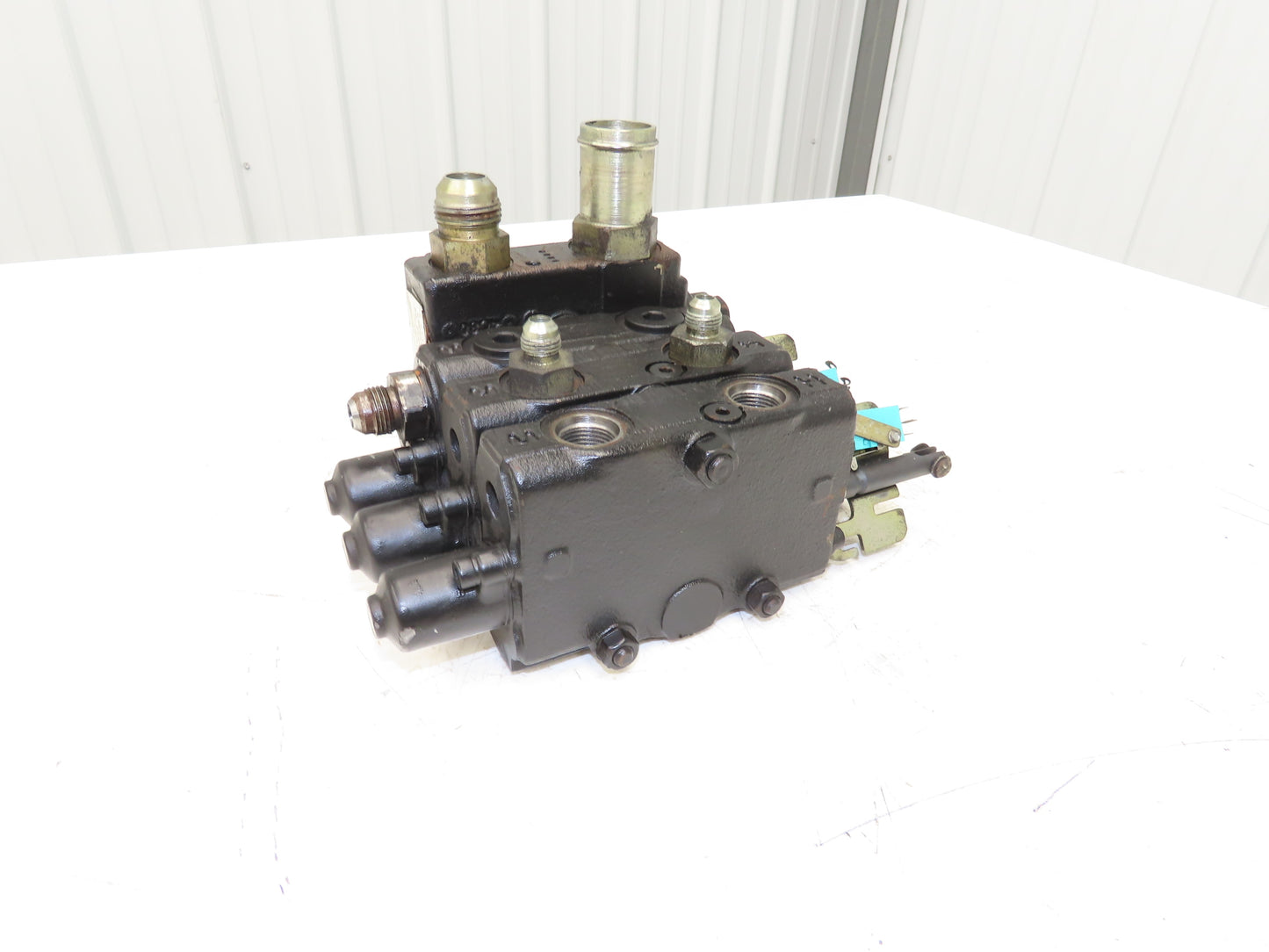 Husco 5000CC-C23 G Hydraulic 3-Spool Forklift Mast Control Valve Off EC25KE