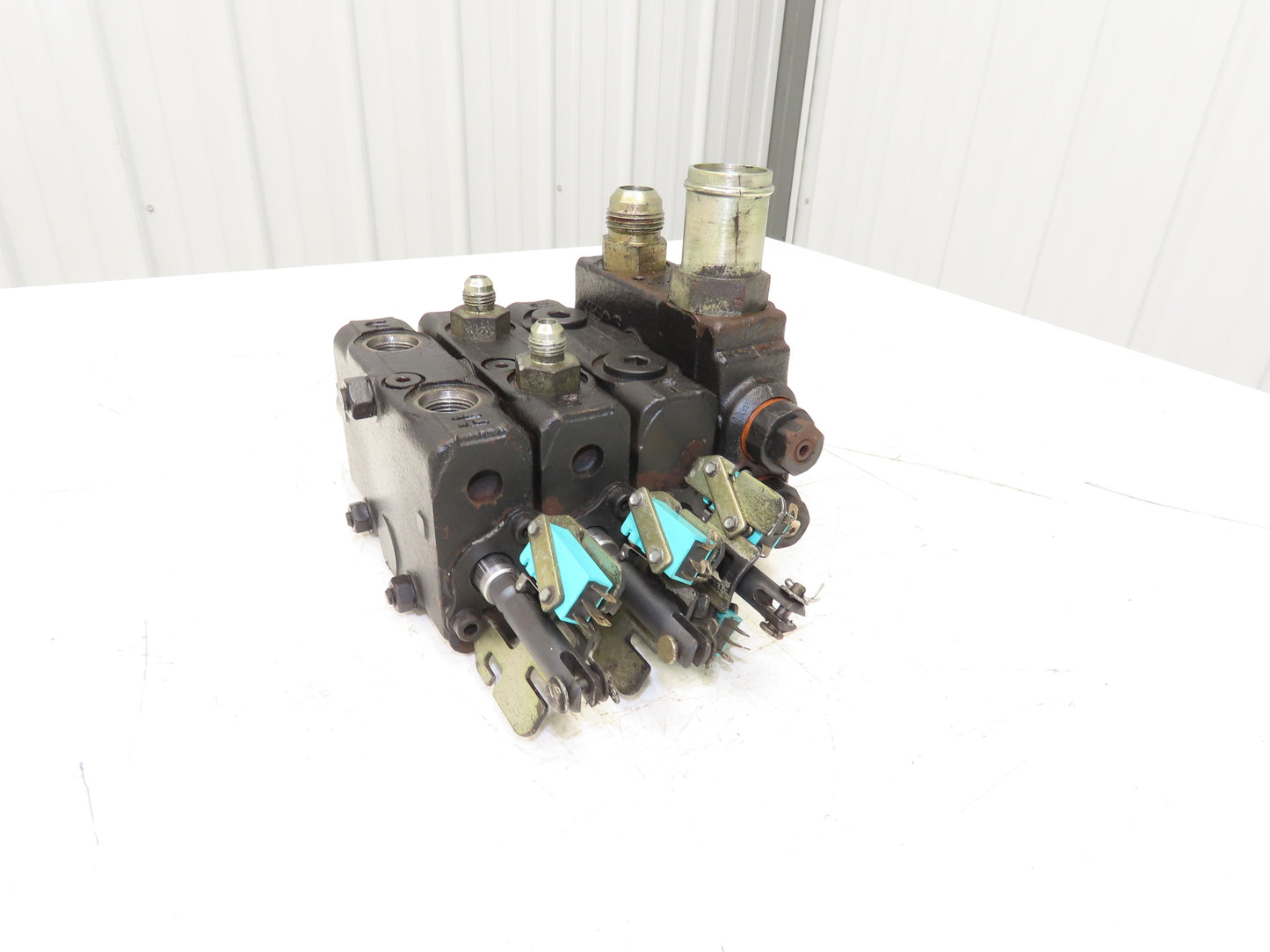 Husco 5000CC-C23 G Hydraulic 3-Spool Forklift Mast Control Valve Off EC25KE