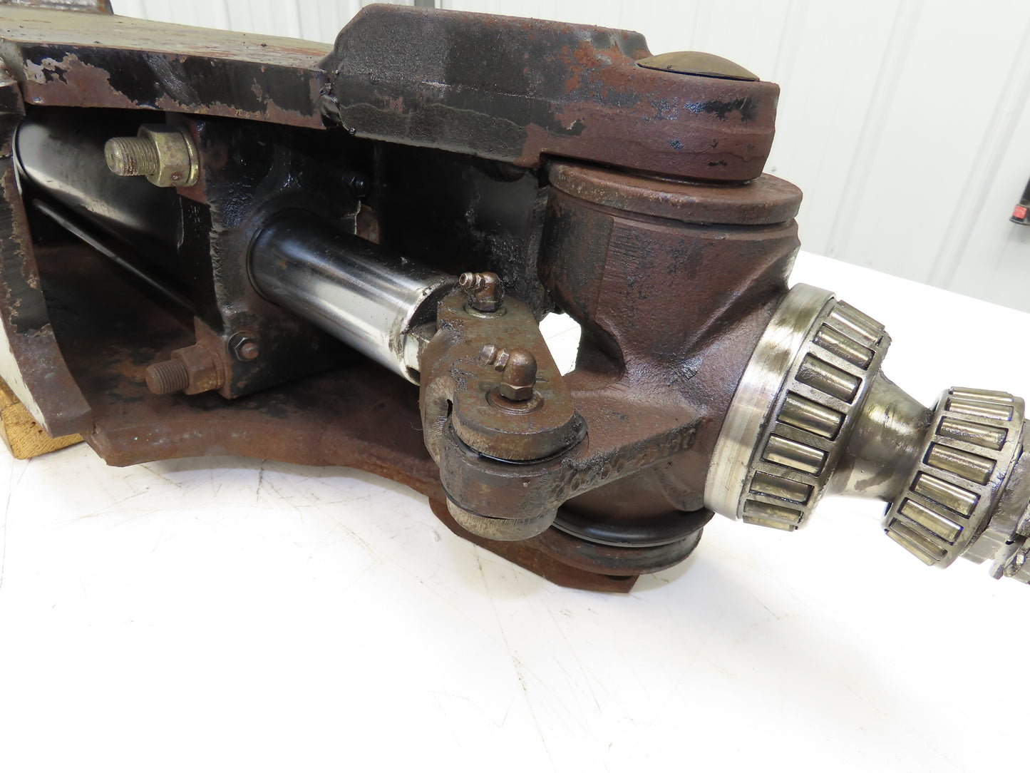 Caterpillar EC25KE Electric Forklift Rear Axle Dual Hydraulic Steering Assembly