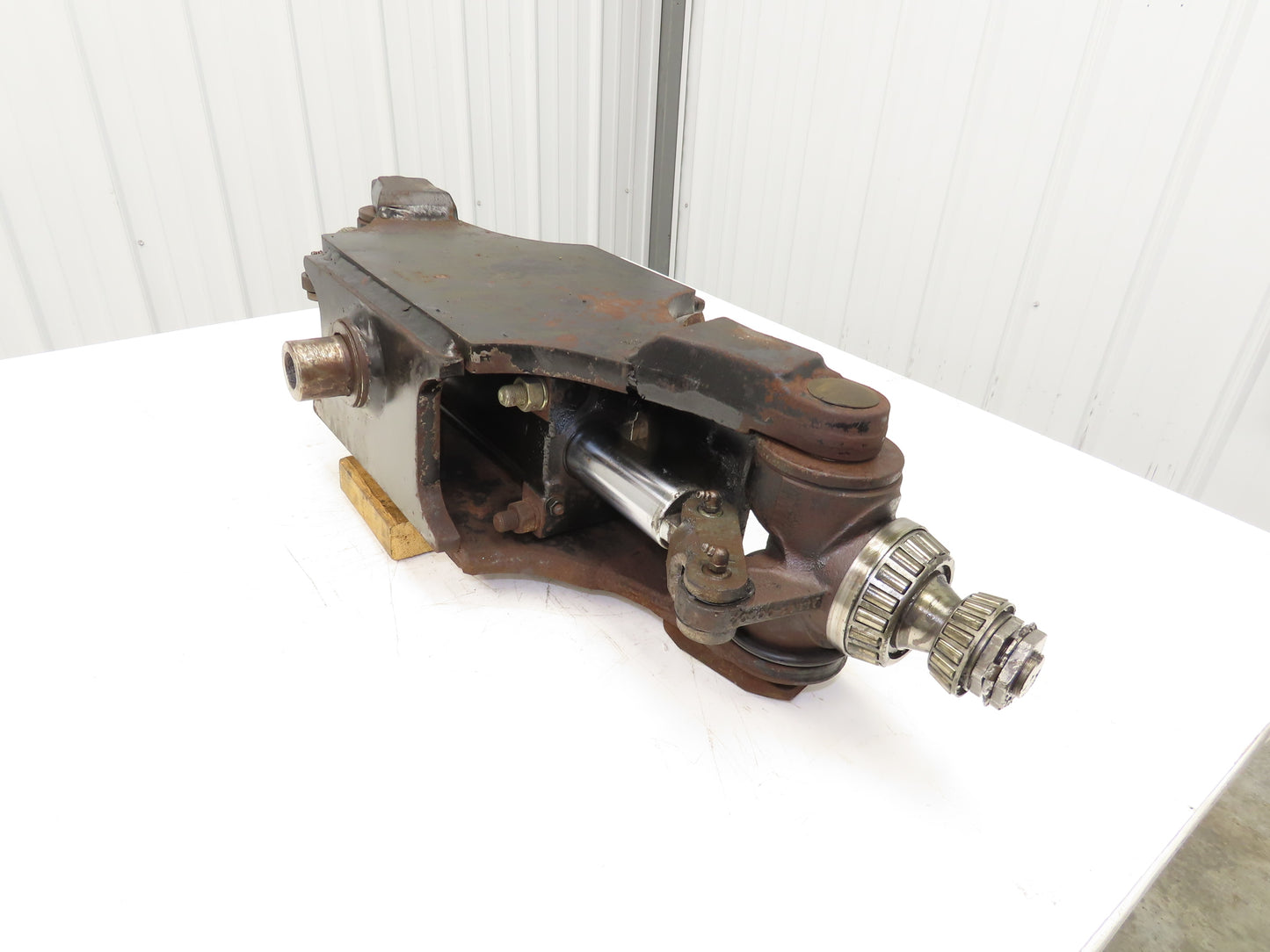 Caterpillar EC25KE Electric Forklift Rear Axle Dual Hydraulic Steering Assembly