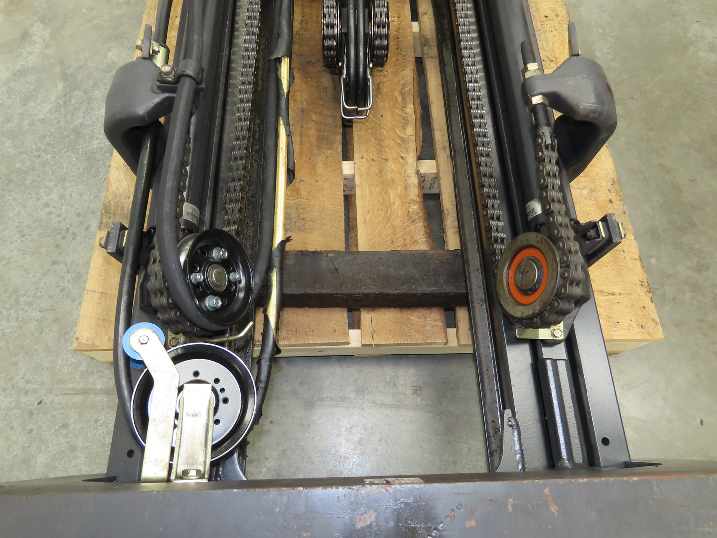 Caterpillar EC25KE Forklift Mast 188" 3-Stage Side Shift Tilt 3970lbs Class 3