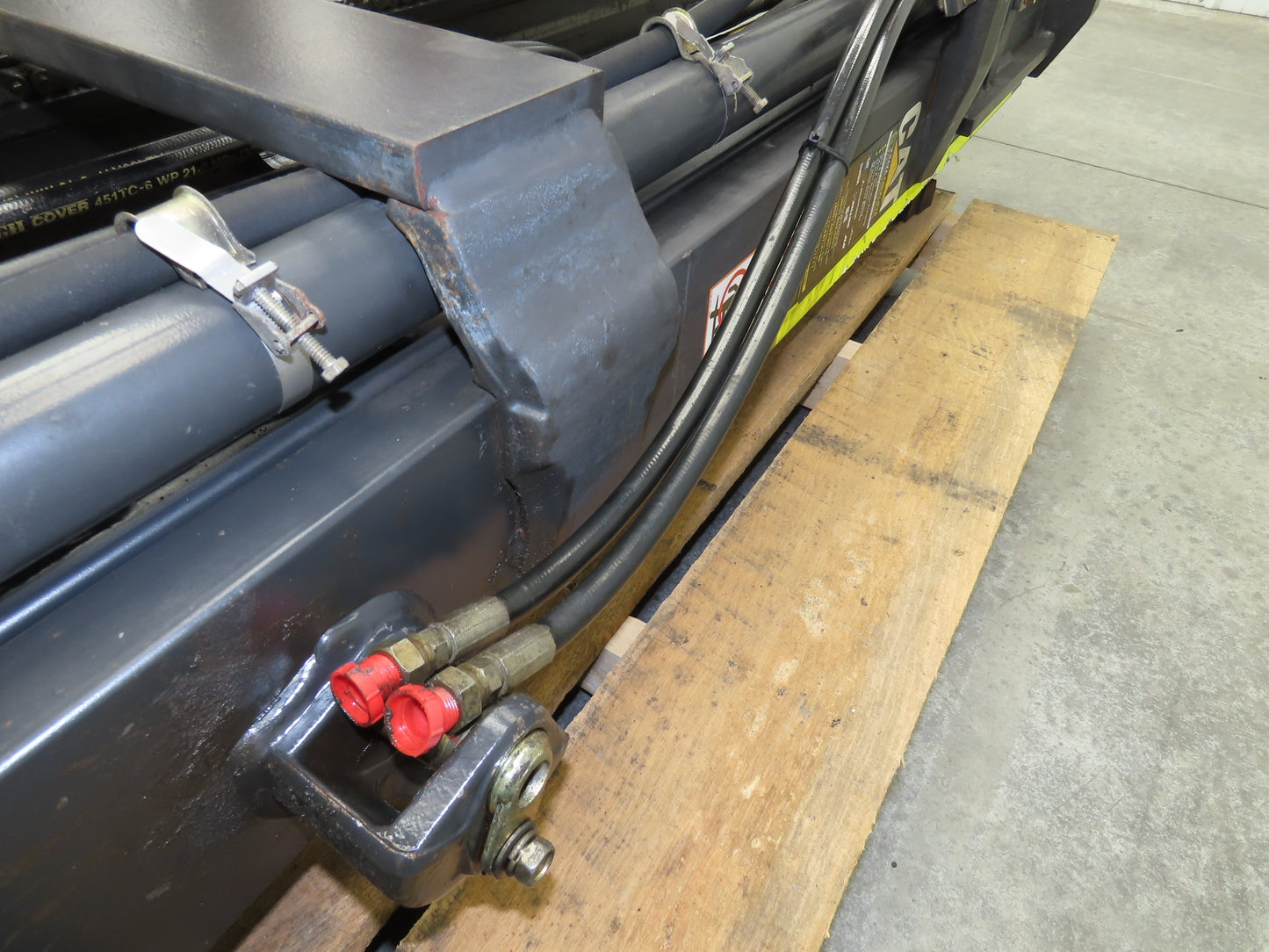 Caterpillar EC25KE Forklift Mast 188" 3-Stage Side Shift Tilt 3970lbs Class 3