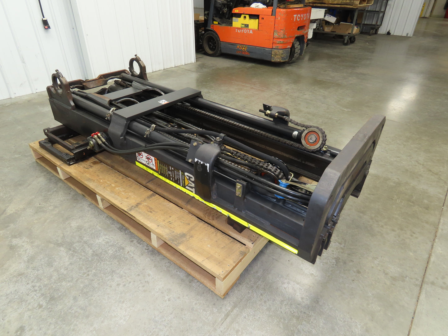 Caterpillar EC25KE Forklift Mast 188" 3-Stage Side Shift Tilt 3970lbs Class 3