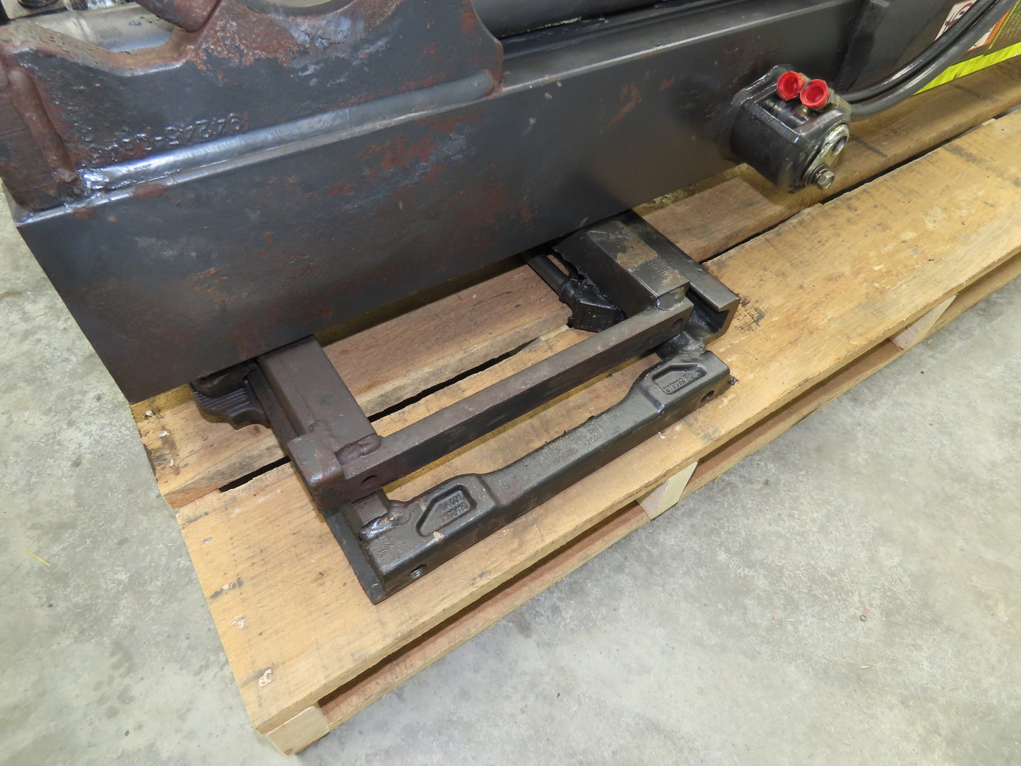 Caterpillar EC25KE Forklift Mast 188" 3-Stage Side Shift Tilt 3970lbs Class 3