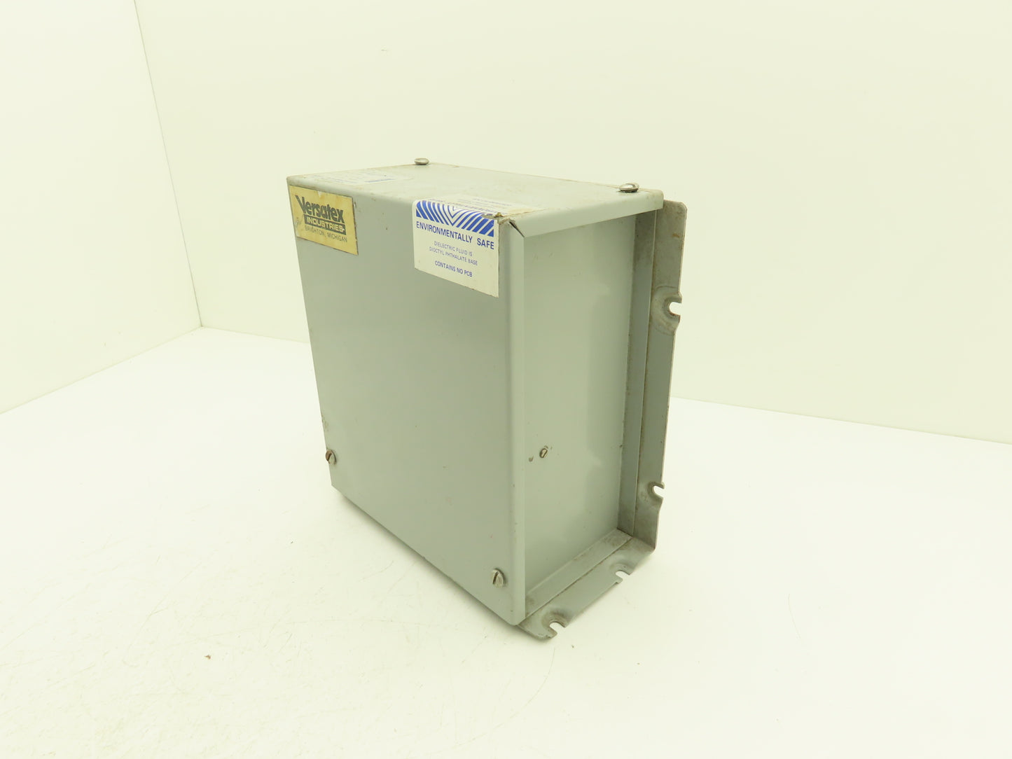 Versatex VM/43E/2/NAF3EFX Power Capacitor Enclosed Unit 2kvar 480V 3PH