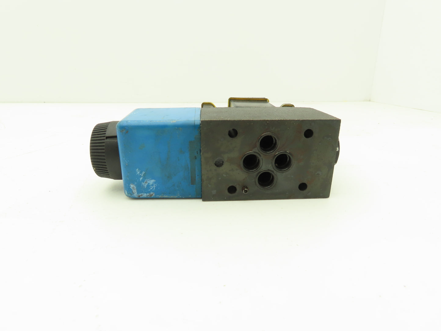 Vickers DG4V-3S-OBL-M-FTWL-B5-60 Hydraulic Directional Solenoid Valve 120V 60Hz