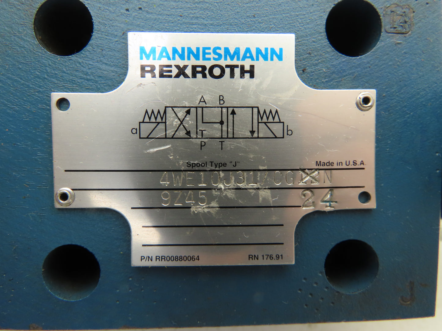 Rexroth 4WE10J31/CG24N 9Z45 Hydraulic Directional Dual Solenoid Valve 24VDC