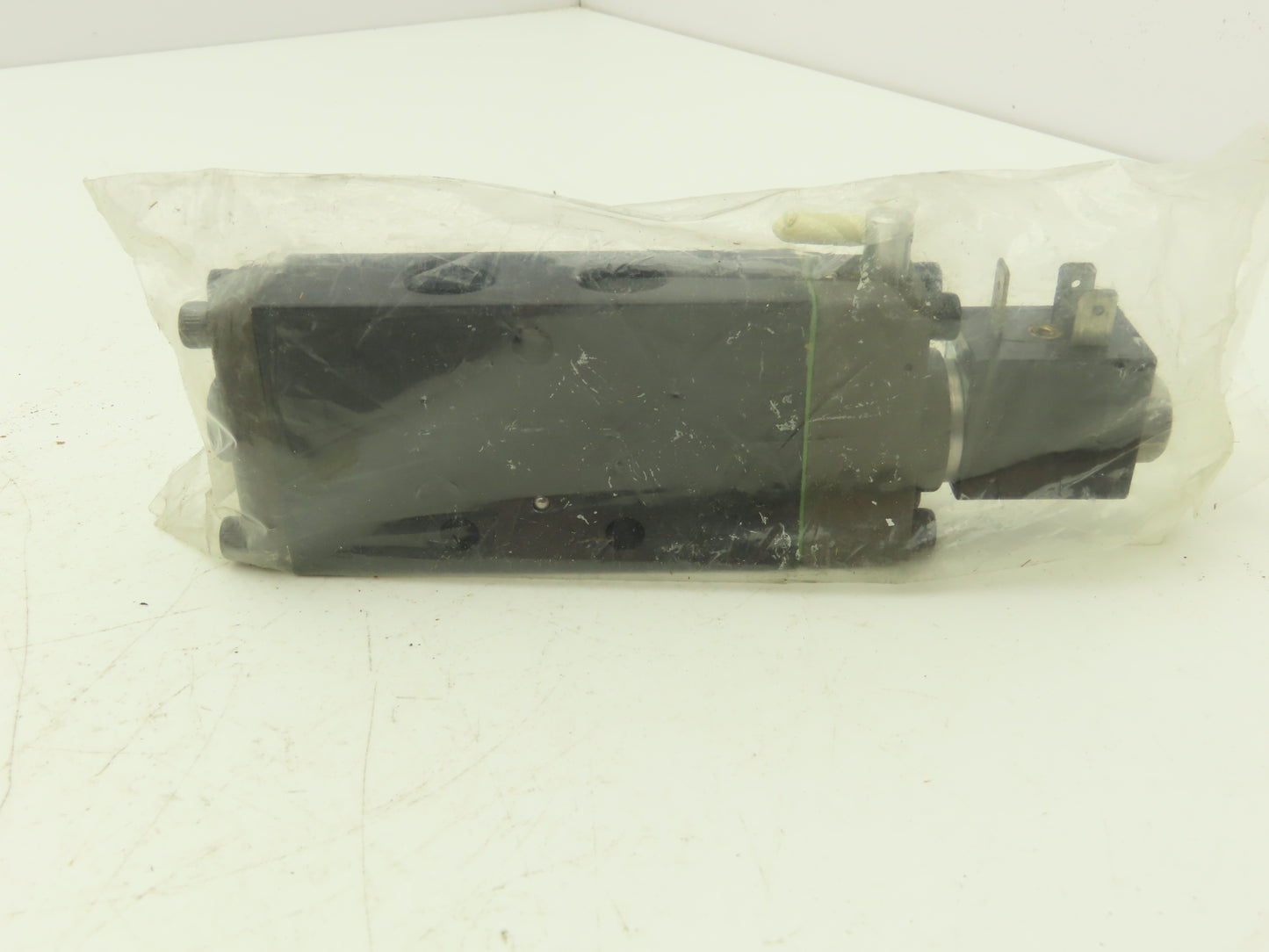 ISI Fluid Power 375-02-081-82 Pneumatic Directional Solenoid Air Valve 120V Coil
