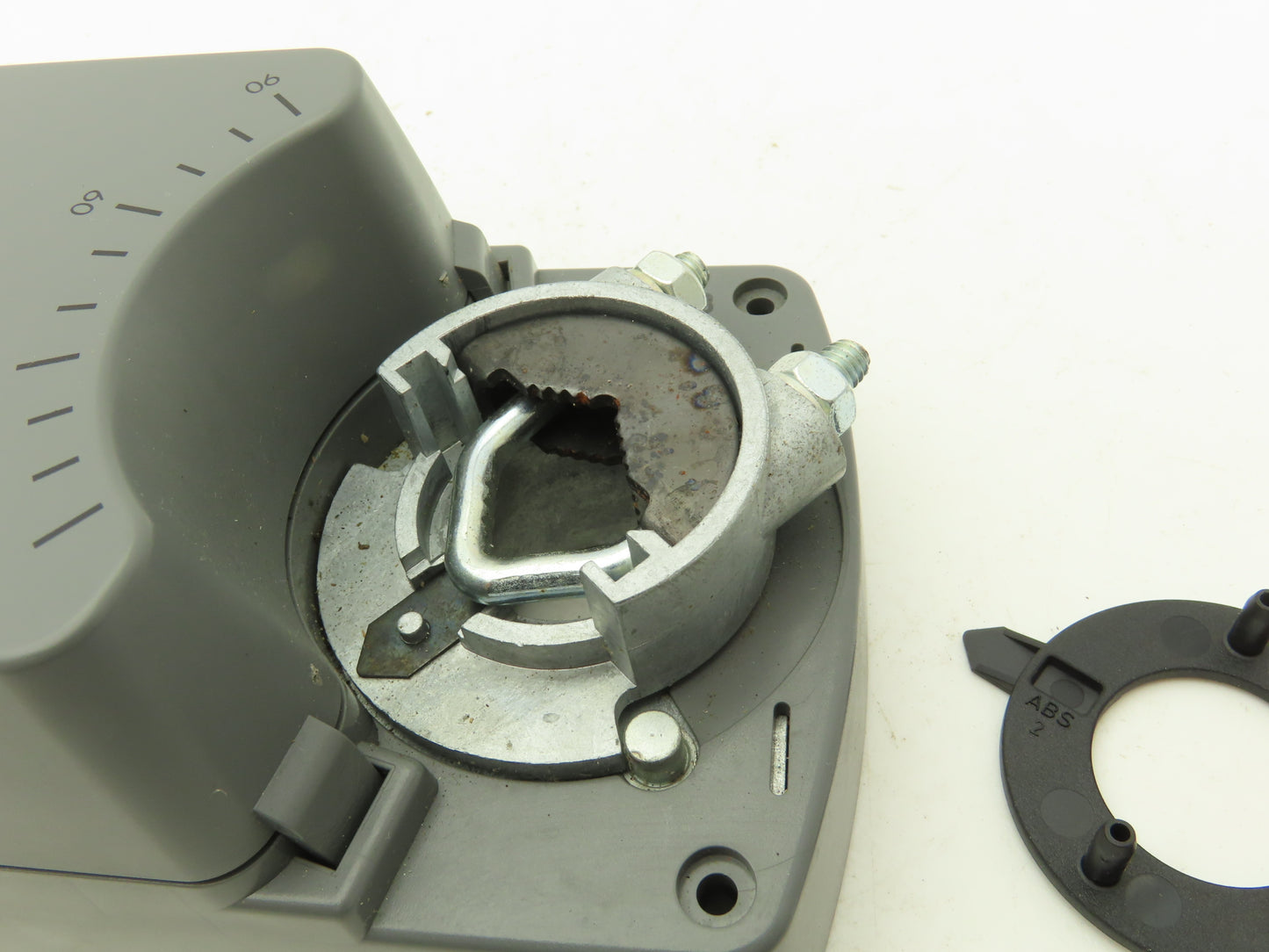 Johnson Controls M9116-GGA-2 Electric Actuator Controller  24VAC/VDC 140 In lbs