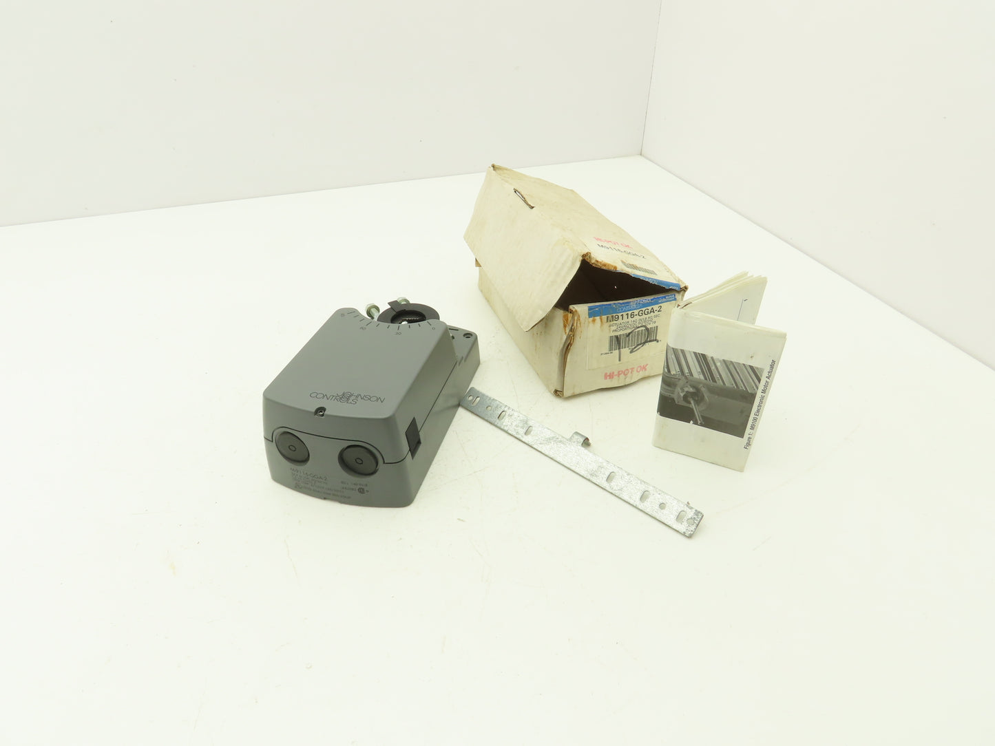 Johnson Controls M9116-GGA-2 Electric Actuator Controller  24VAC/VDC 140 In lbs