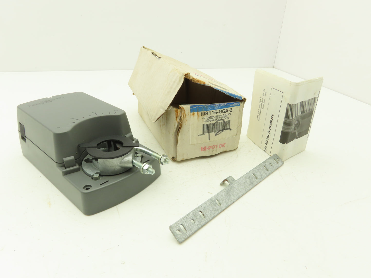 Johnson Controls M9116-GGA-2 Electric Actuator Controller  24VAC/VDC 140 In lbs