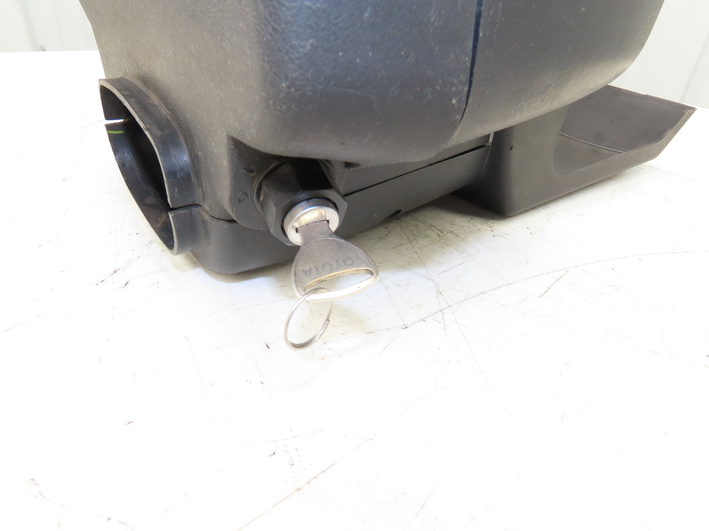 Toyota 45283-31000-71 Electric Forklift Steering Column & Dash Cover Off 7FBCU25